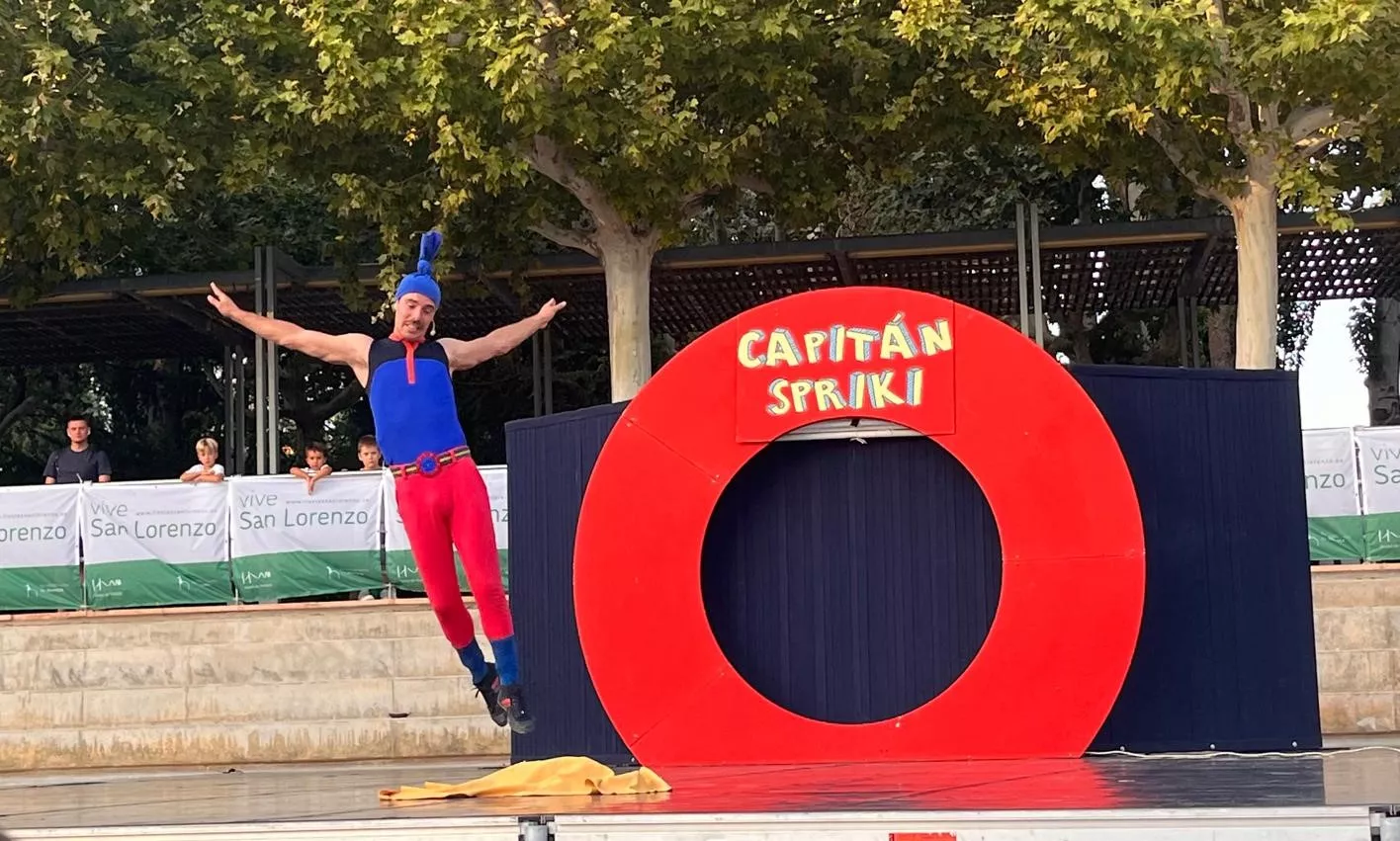Actuación del Capitán Spriki dentro de las fiestas de San Lorenzo de Huesca. Foto Mercedes Manterola