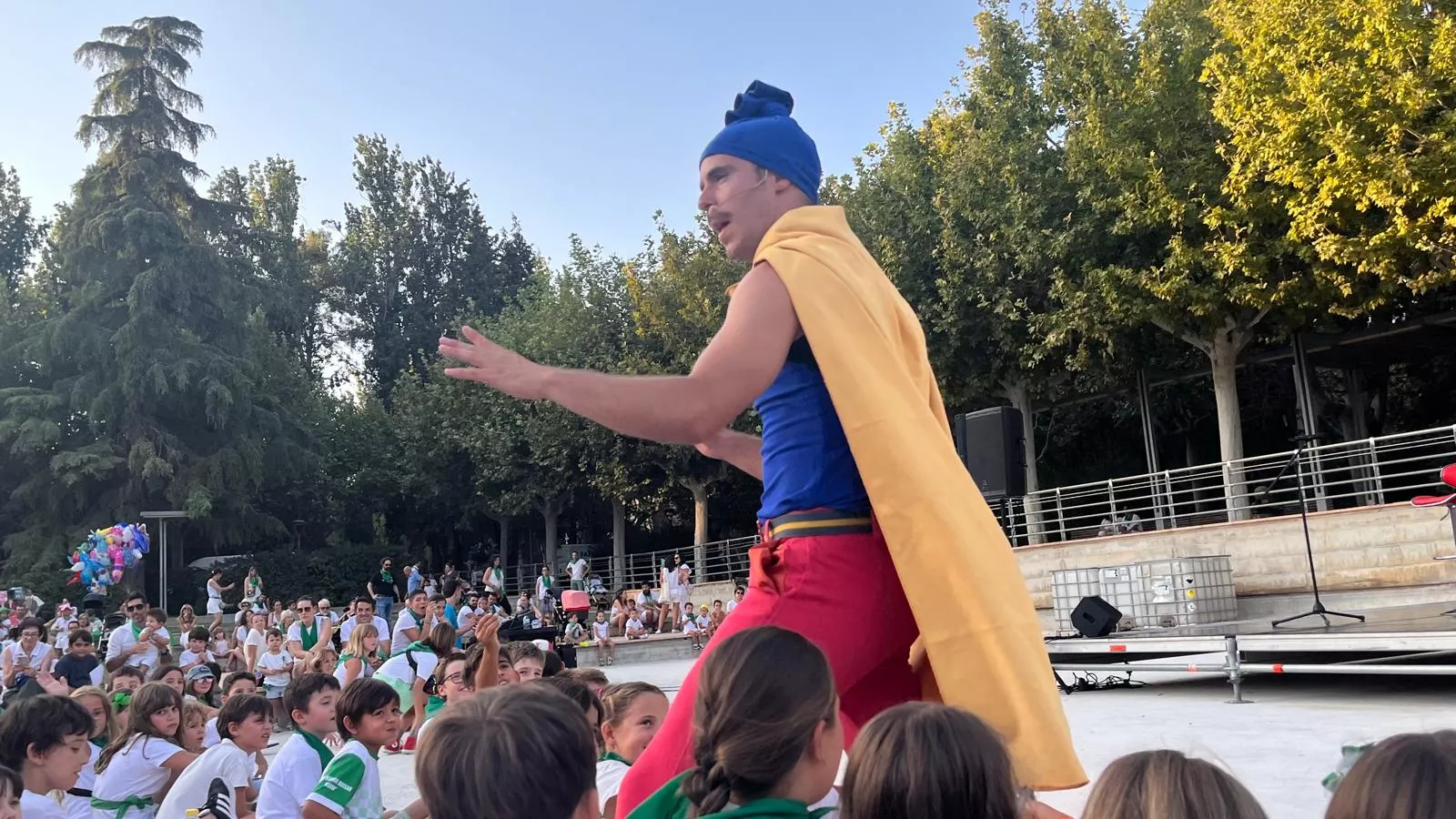 Actuación del Capitán Spriki dentro de las fiestas de San Lorenzo de Huesca. Foto Mercedes Manterola
