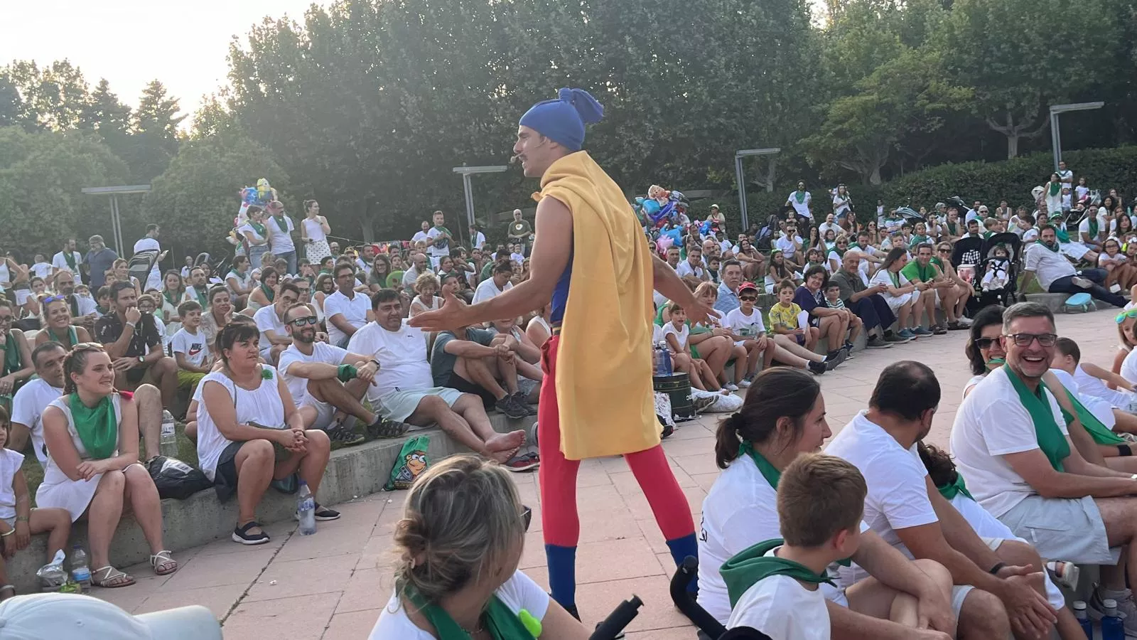 Actuación del Capitán Spriki dentro de las fiestas de San Lorenzo de Huesca. Foto Mercedes Manterola