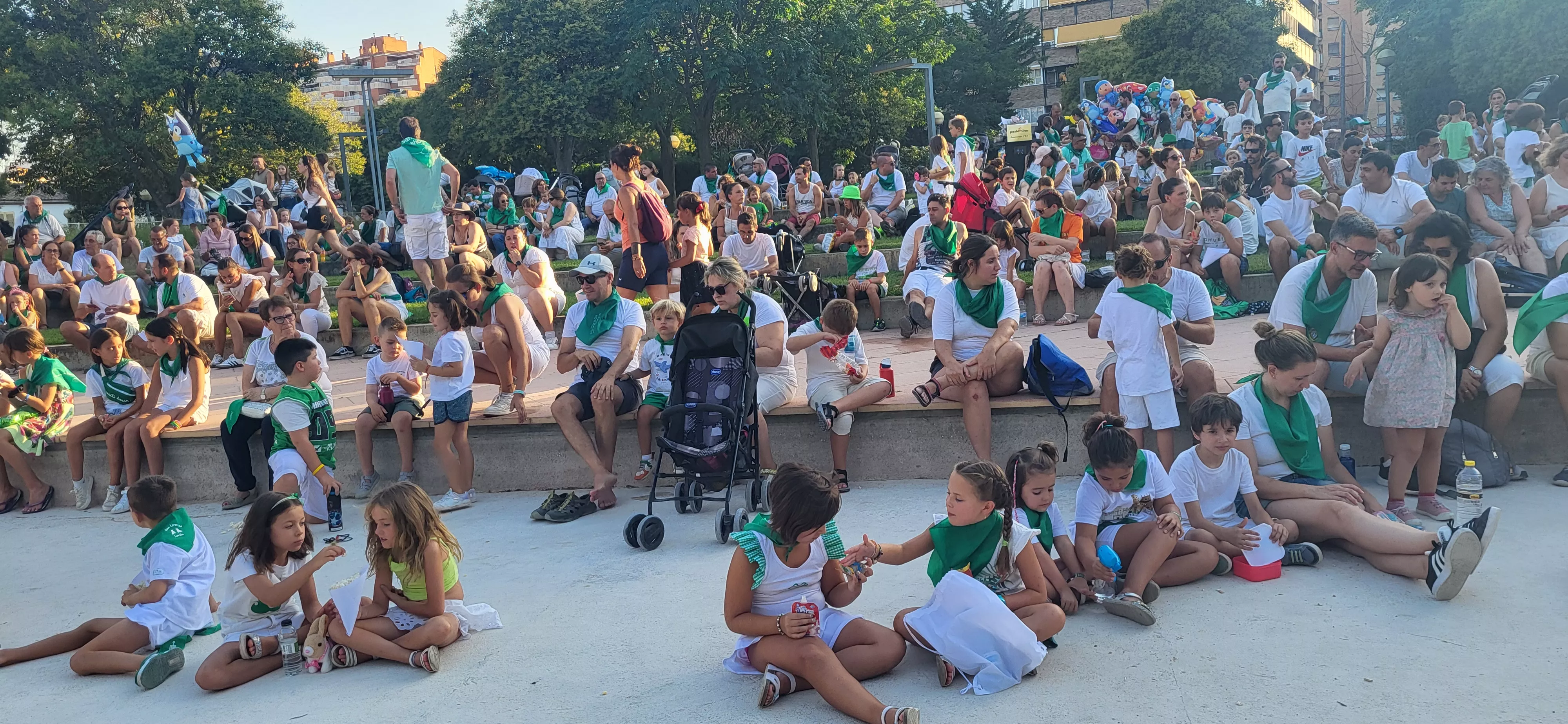 Actuación del Capitán Spriki dentro de las fiestas de San Lorenzo de Huesca. Foto Mercedes Manterola
