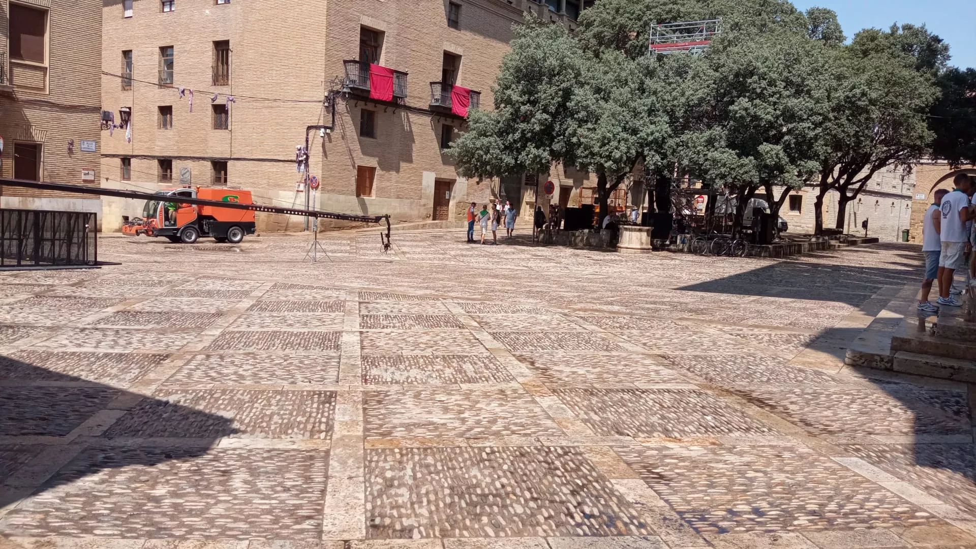 Limpieza de la plaza de la Catedral