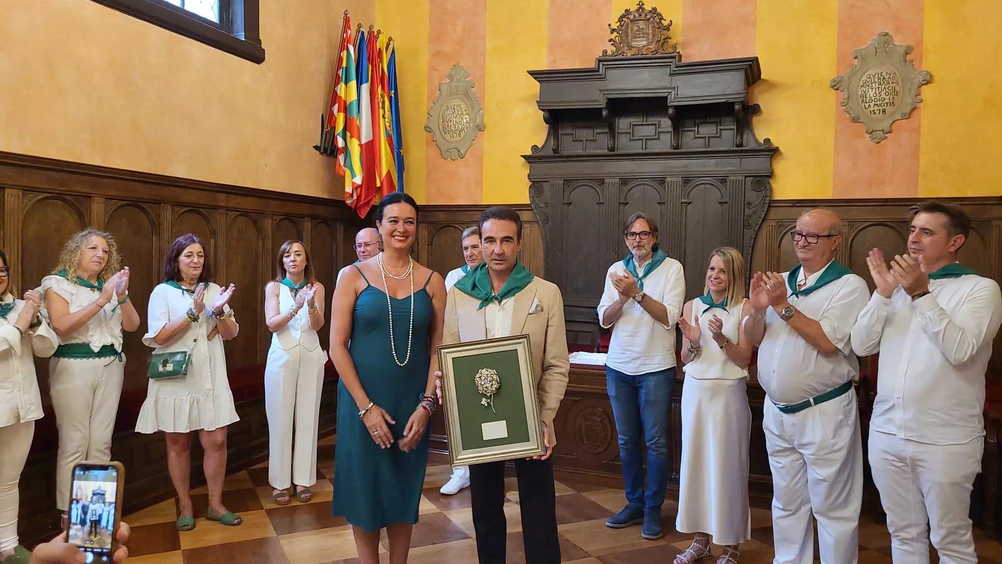 El Ayuntamiento reconoce el "compromiso" de Enrique Ponce con Huesca