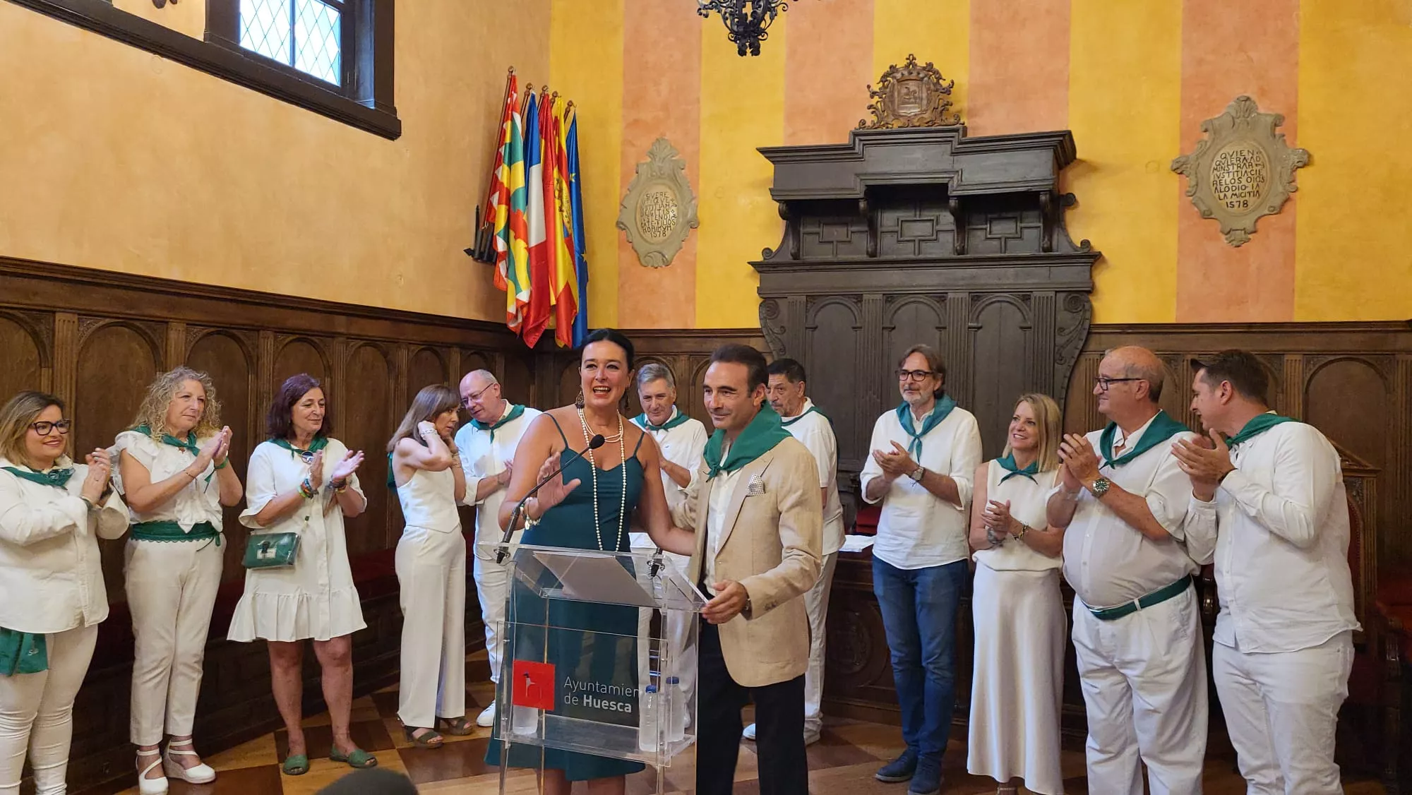 Imágenes del homenaje a Enrique Ponce en el Ayuntamiento de Huesca. Foto: Adrián Mora