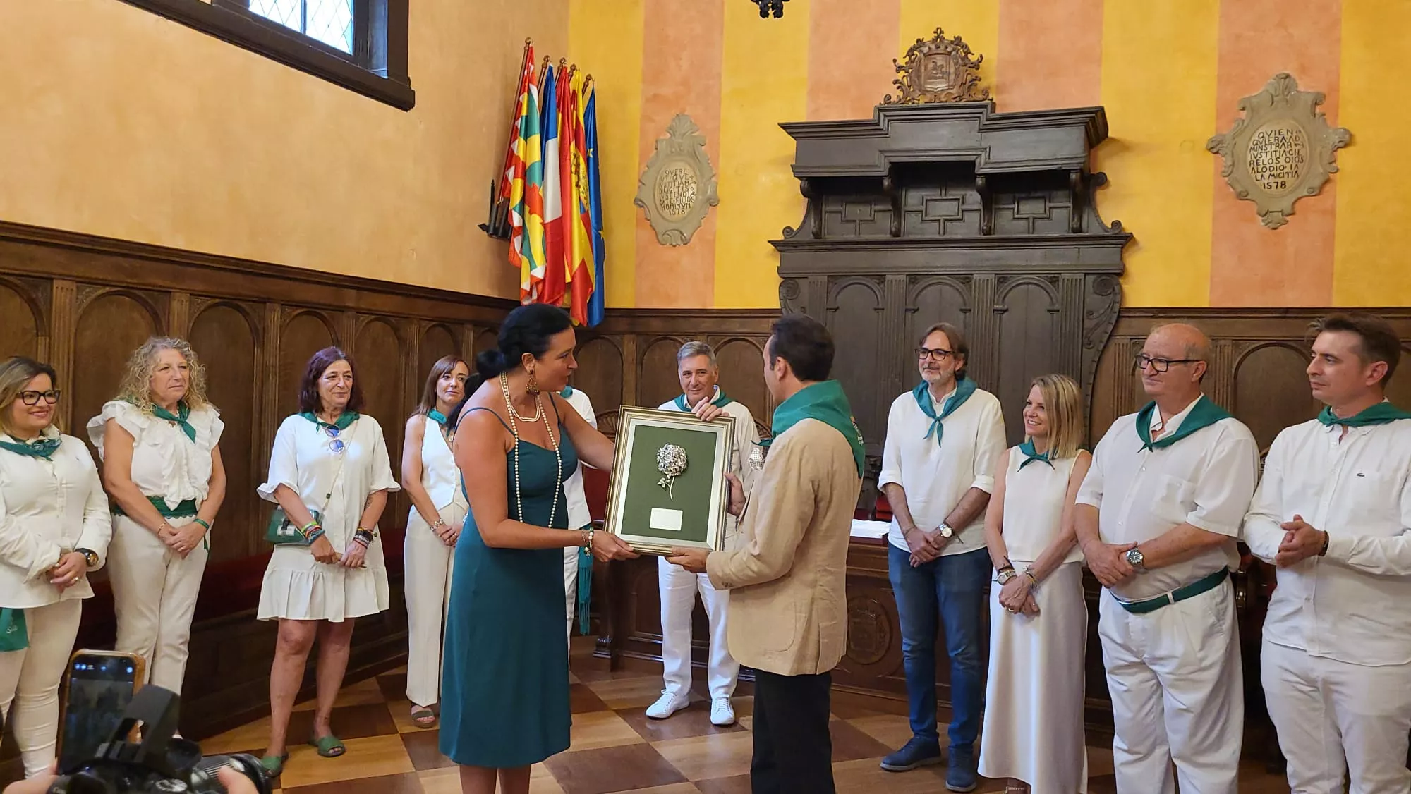 Imágenes del homenaje a Enrique Ponce en el Ayuntamiento de Huesca. Foto: Adrián Mora