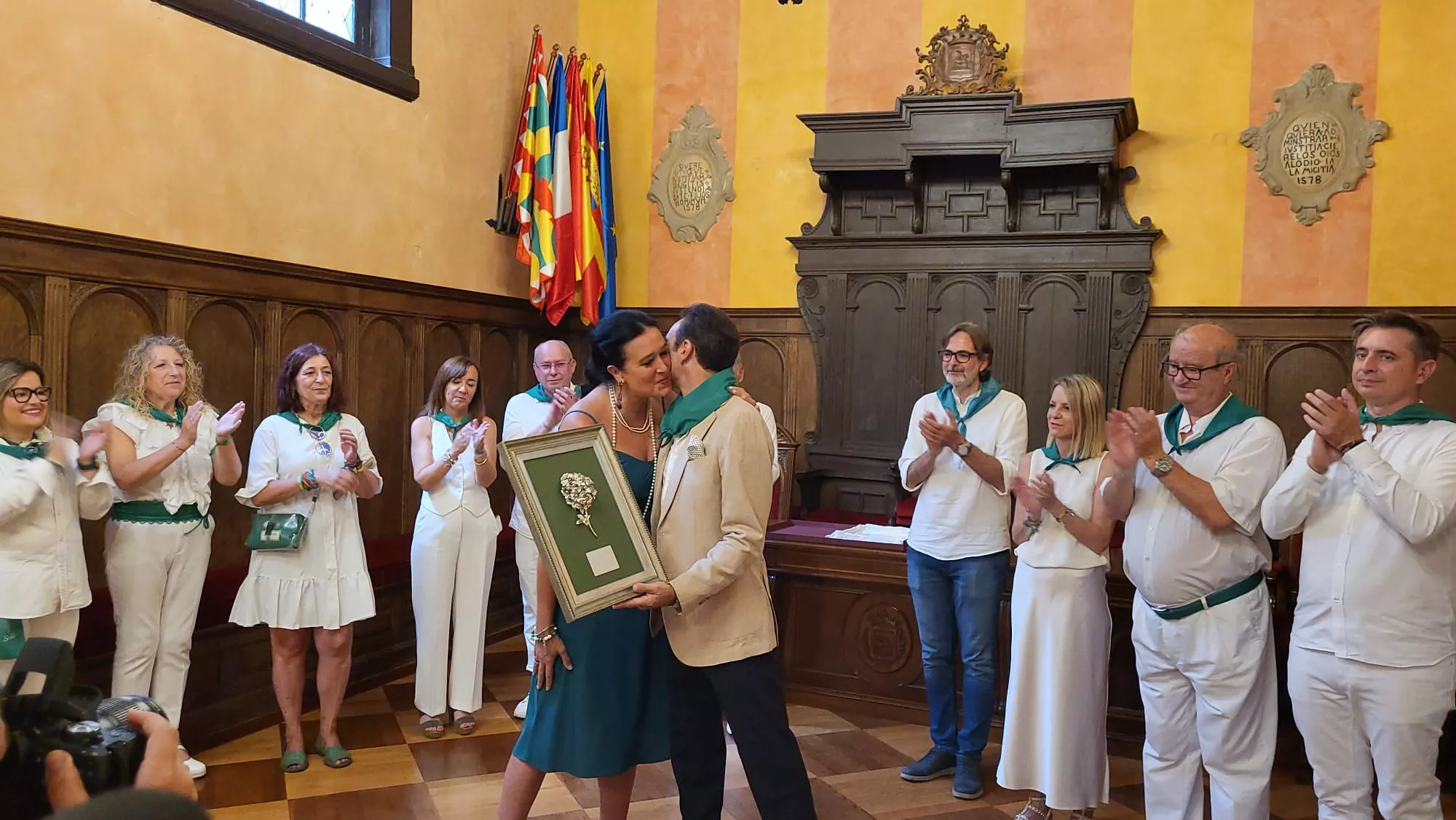 Imágenes del homenaje a Enrique Ponce en el Ayuntamiento de Huesca. Foto: Adrián Mora