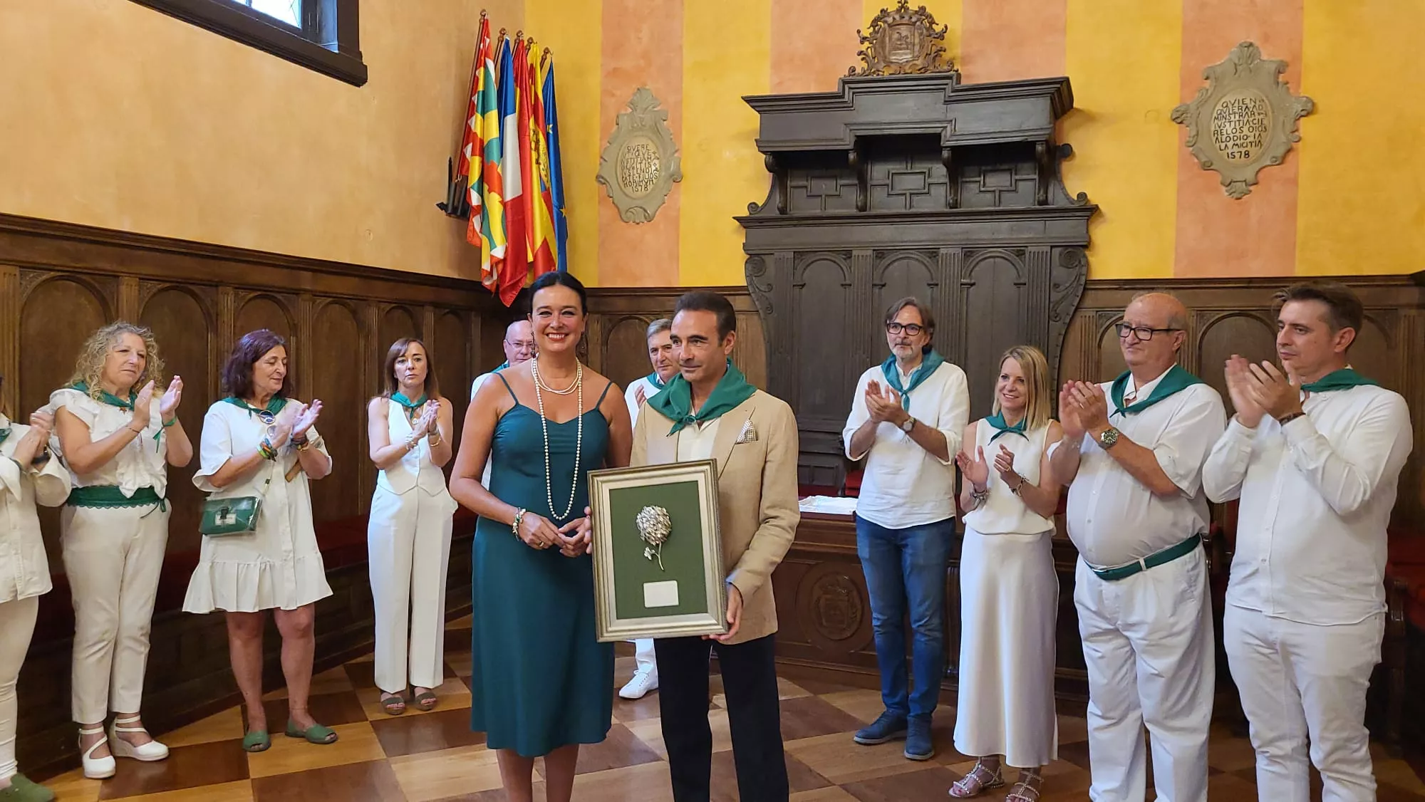Imágenes del homenaje a Enrique Ponce en el Ayuntamiento de Huesca. Foto: Adrián Mora