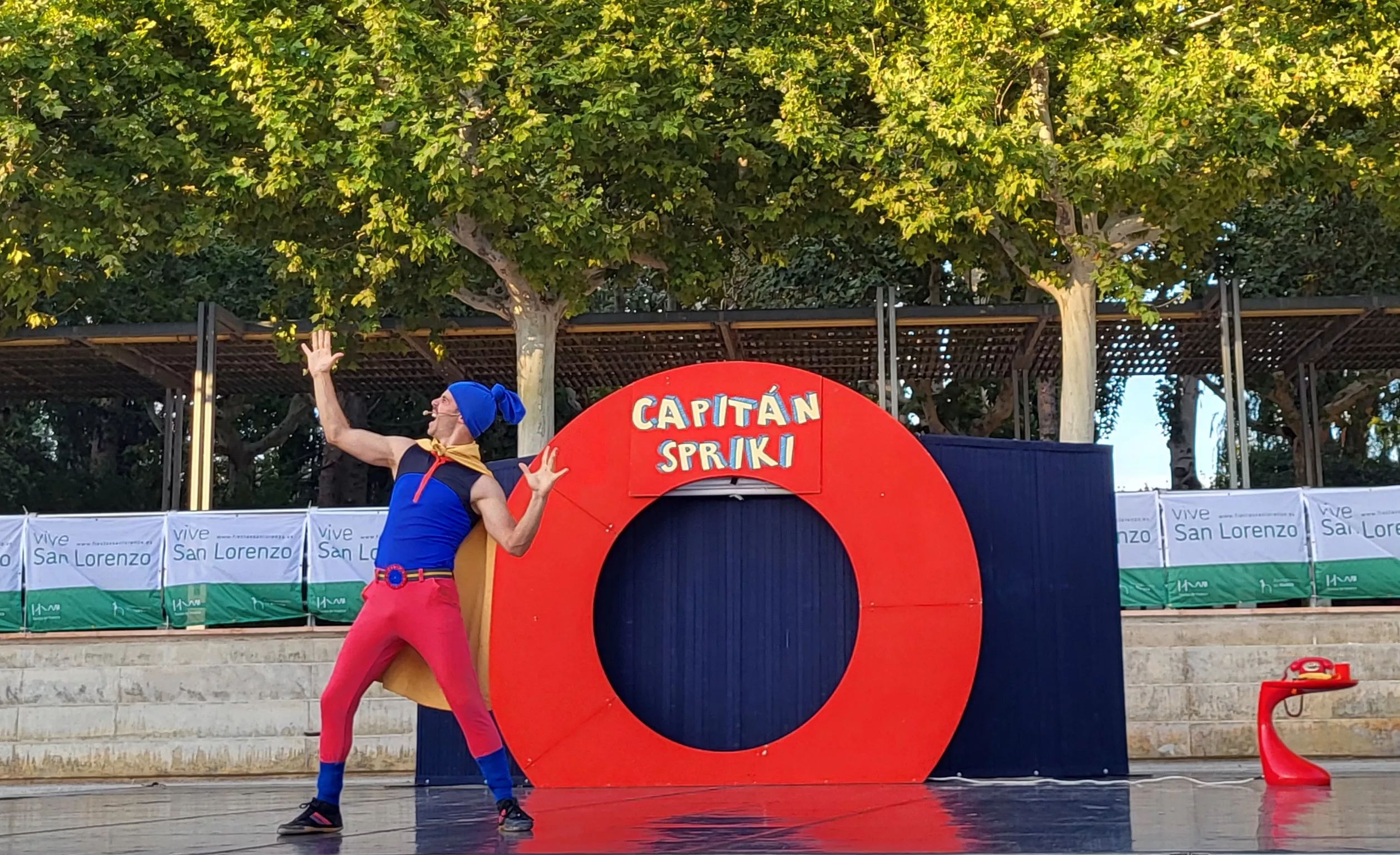 Actuación del Capitán Spriki dentro de las fiestas de San Lorenzo de Huesca. Foto Mercedes Manterola