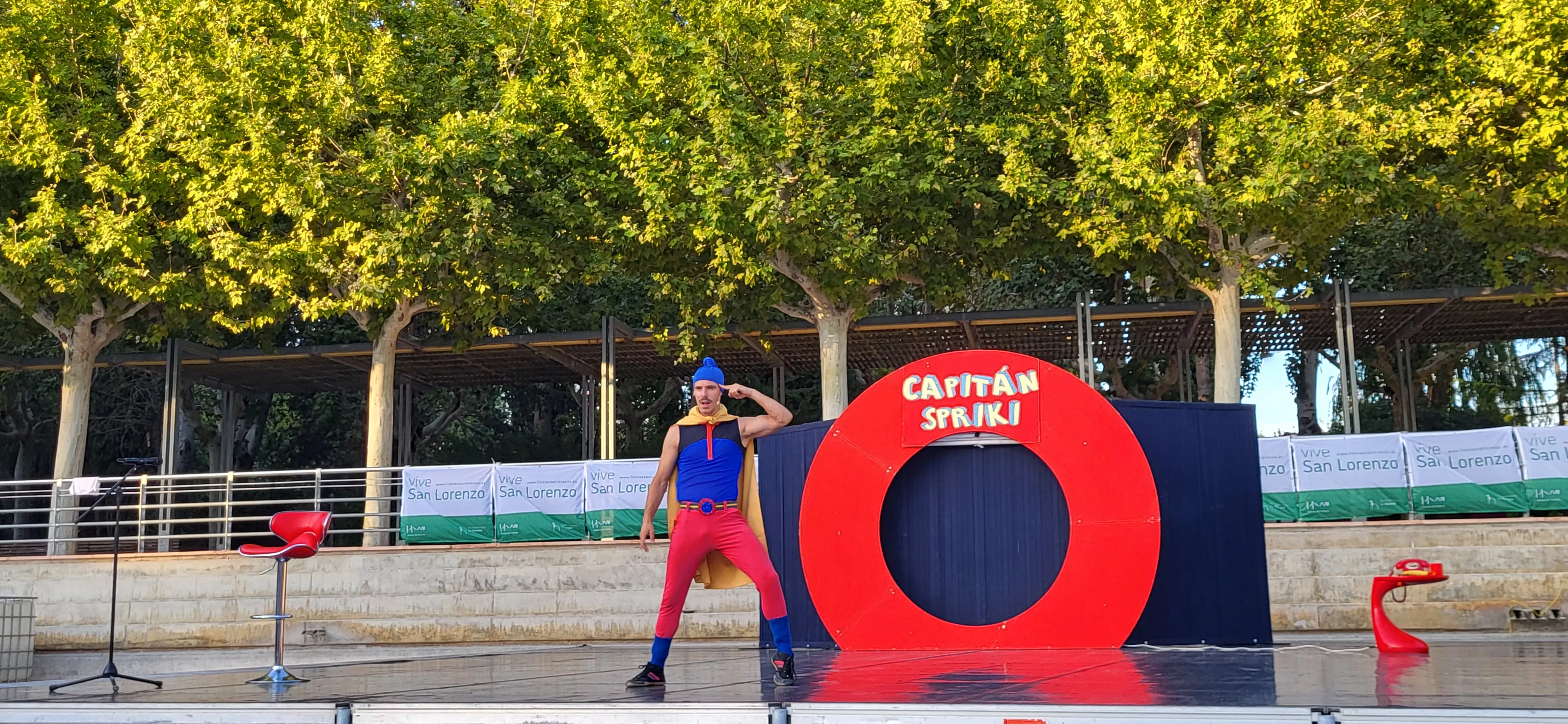 Actuación del Capitán Spriki dentro de las fiestas de San Lorenzo de Huesca. Foto Mercedes Manterola