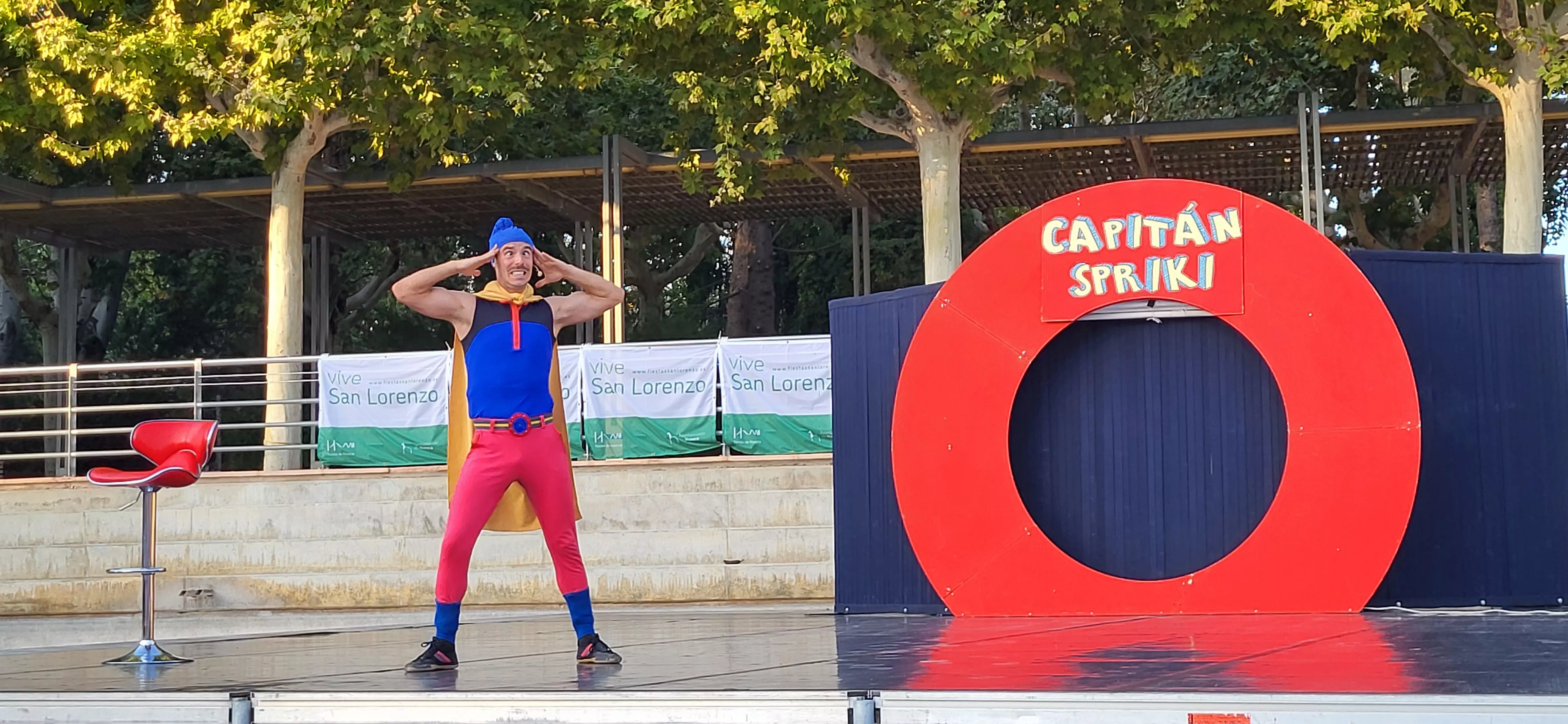 Actuación del Capitán Spriki dentro de las fiestas de San Lorenzo de Huesca. Foto Mercedes Manterola