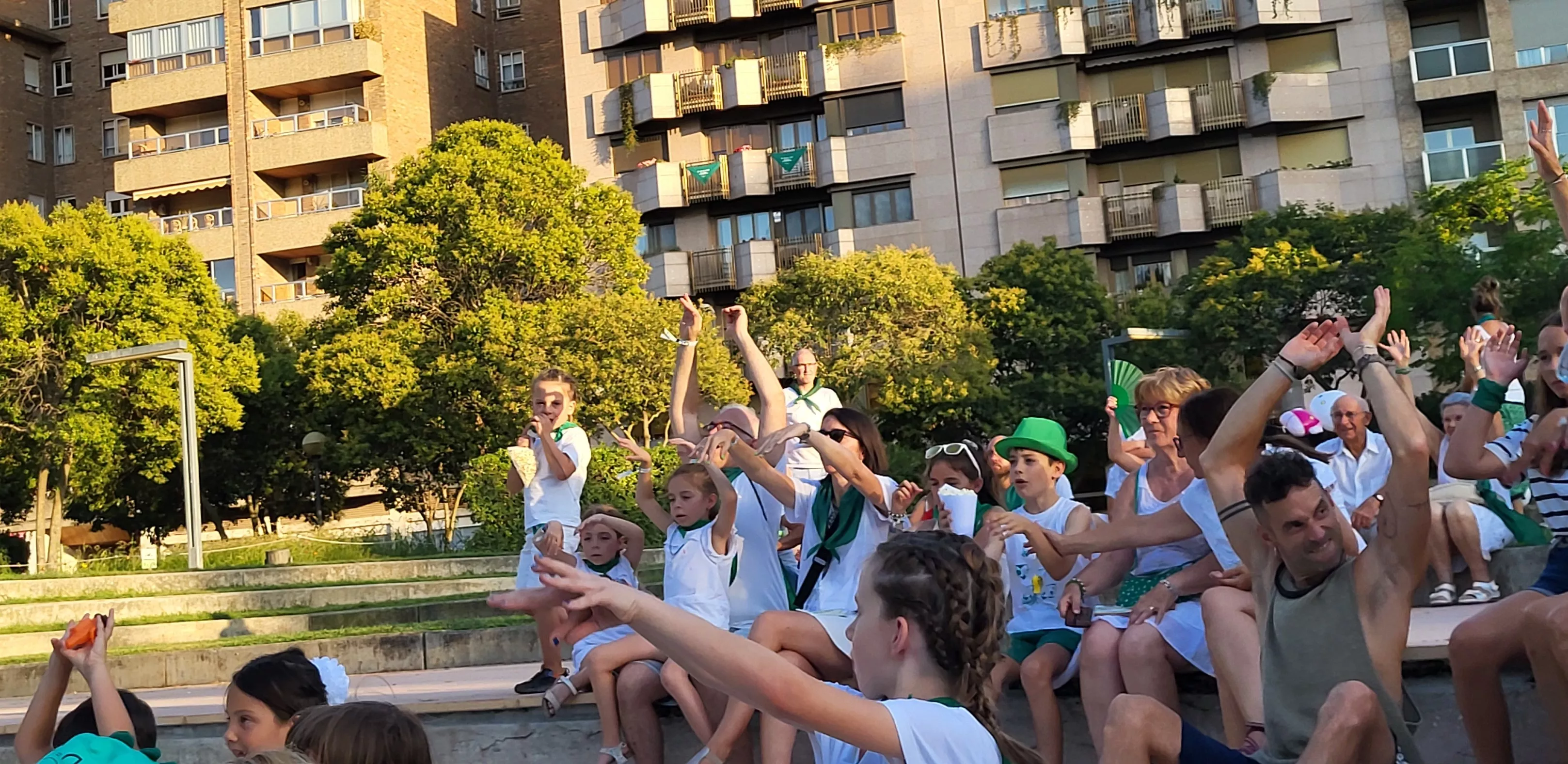 Actuación del Capitán Spriki dentro de las fiestas de San Lorenzo de Huesca. Foto Mercedes Manterola