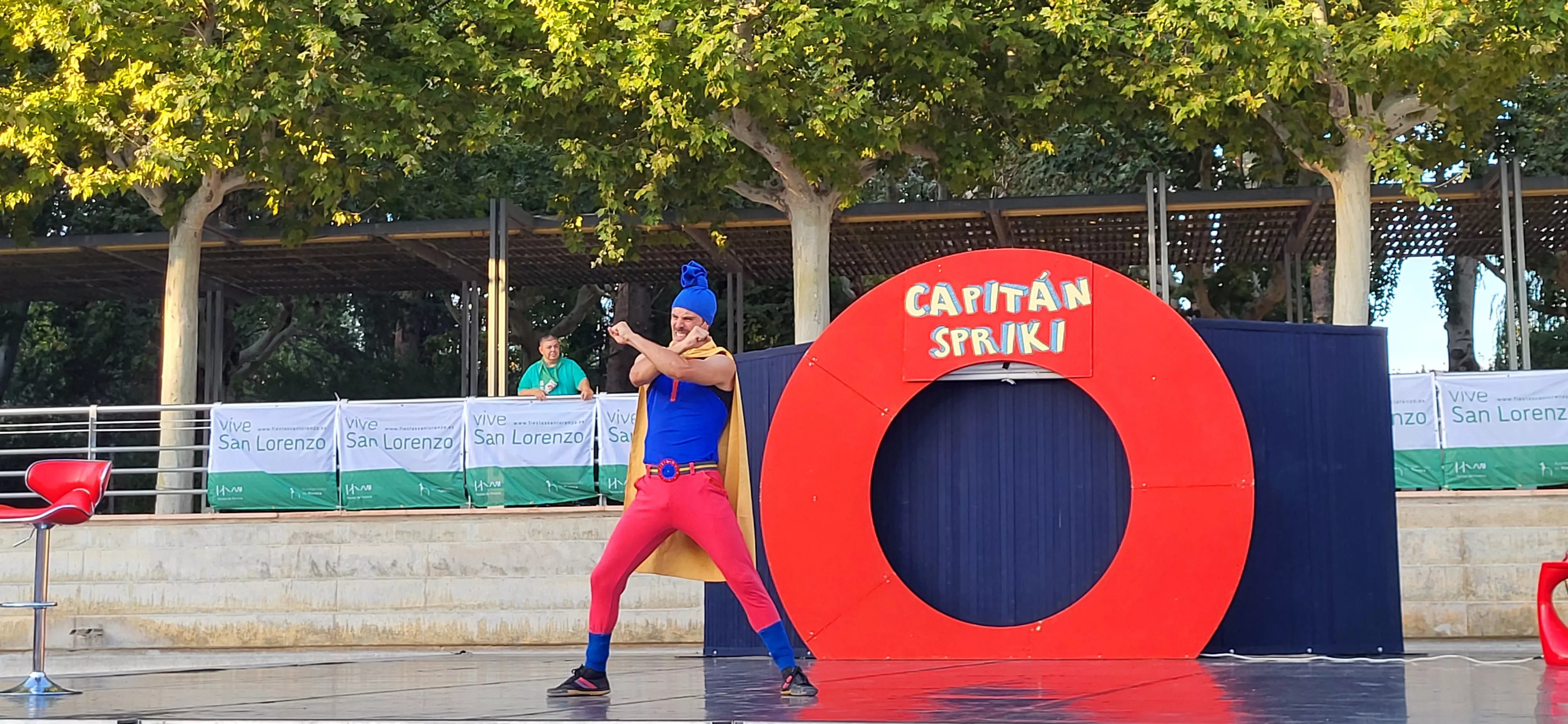 Actuación del Capitán Spriki dentro de las fiestas de San Lorenzo de Huesca. Foto Mercedes Manterola