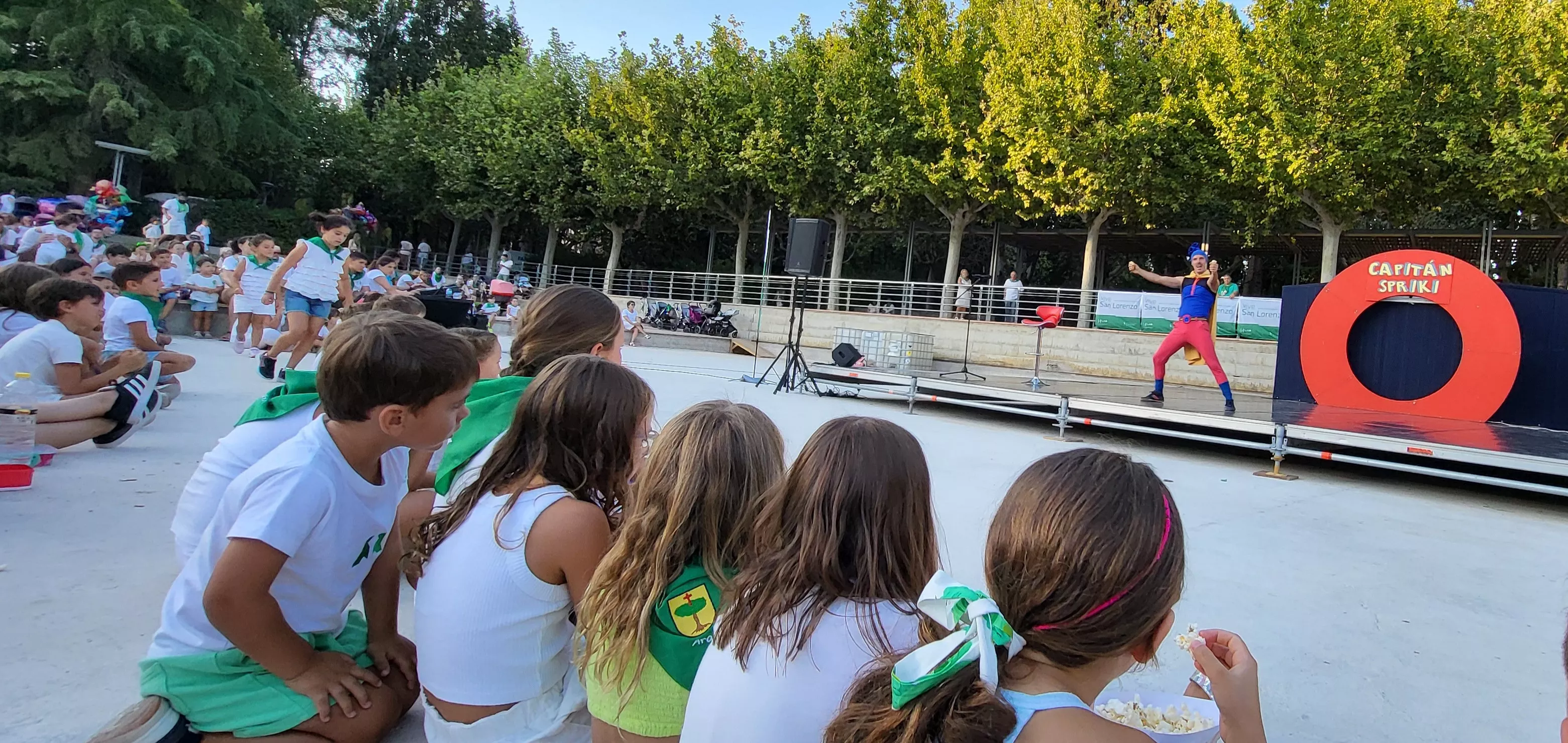Actuación del Capitán Spriki dentro de las fiestas de San Lorenzo de Huesca. Foto Mercedes Manterola