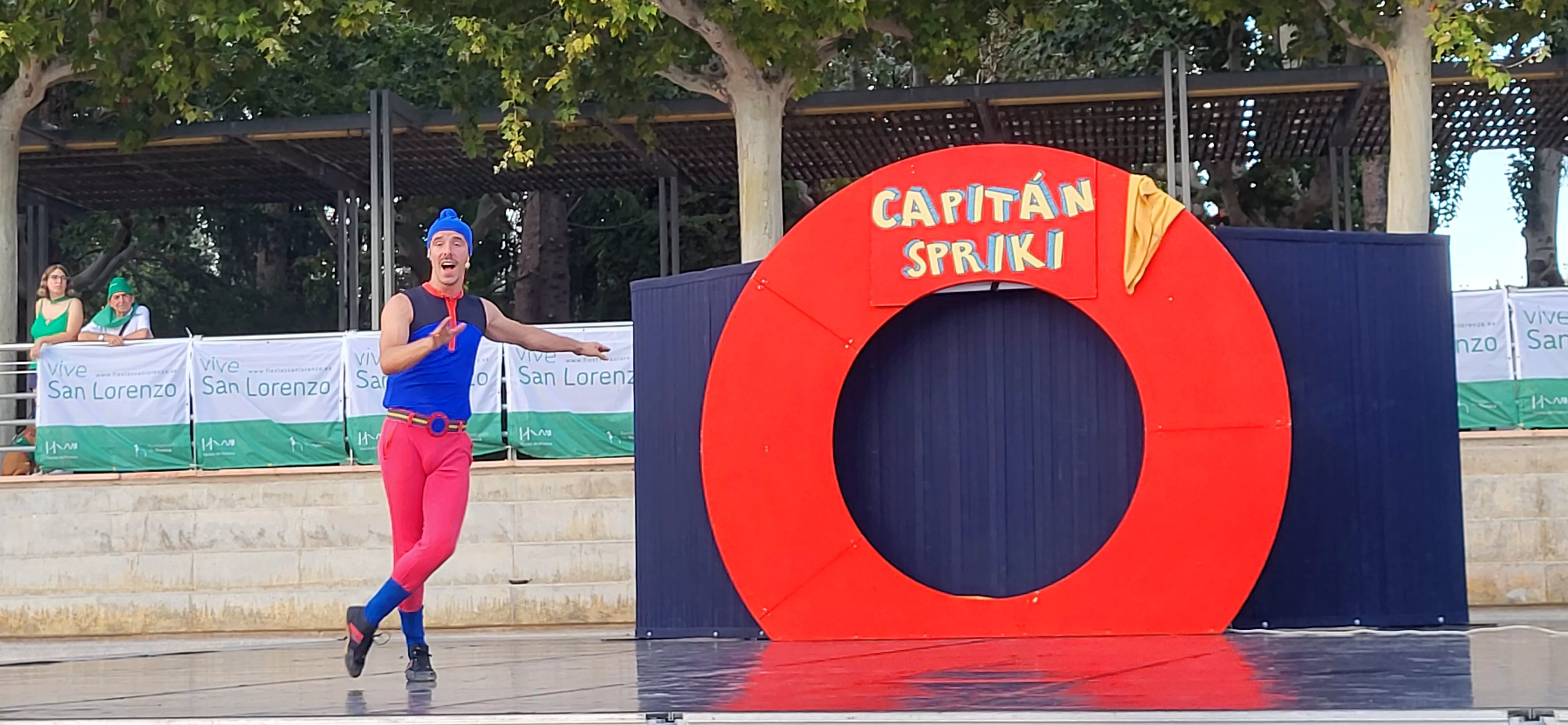 Actuación del Capitán Spriki dentro de las fiestas de San Lorenzo de Huesca. Foto Mercedes Manterola