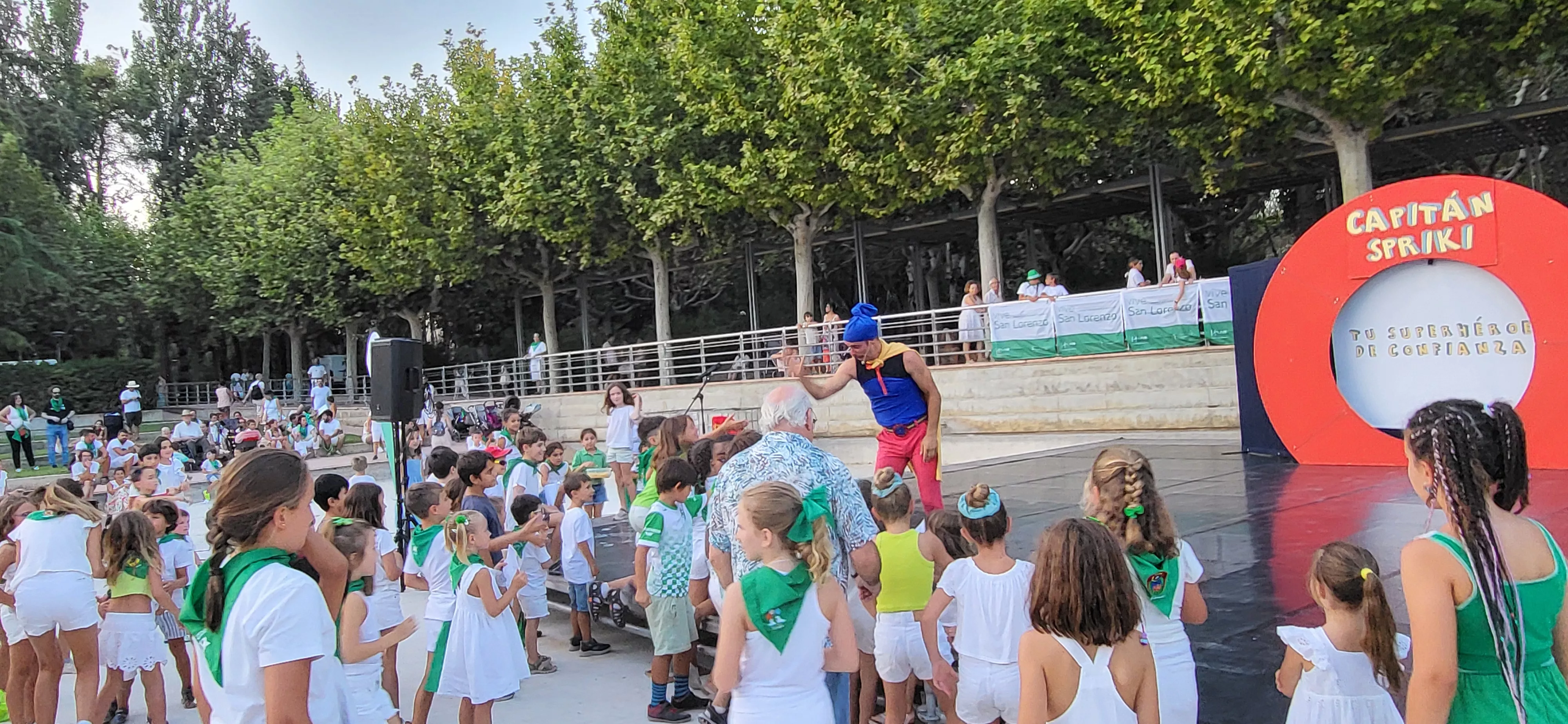 Actuación del Capitán Spriki dentro de las fiestas de San Lorenzo de Huesca. Foto Mercedes Manterola