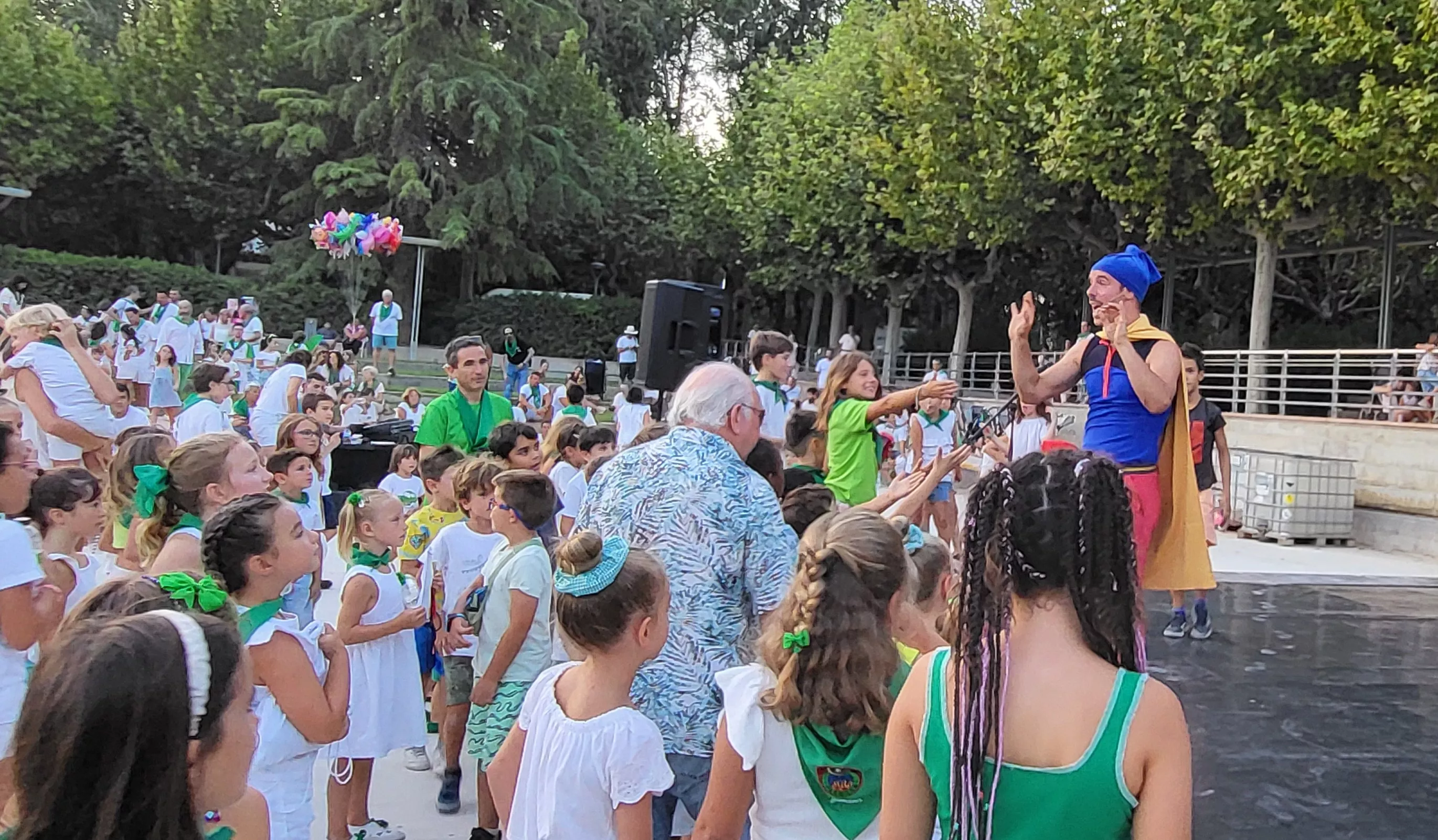 Actuación del Capitán Spriki dentro de las fiestas de San Lorenzo de Huesca. Foto Mercedes Manterola
