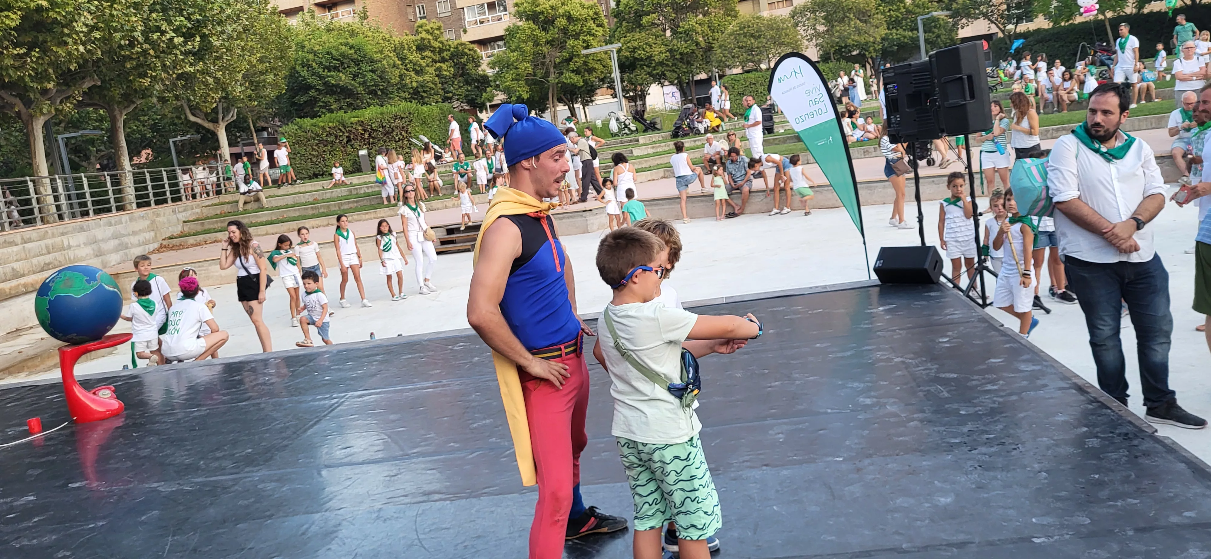 Actuación del Capitán Spriki dentro de las fiestas de San Lorenzo de Huesca. Foto Mercedes Manterola