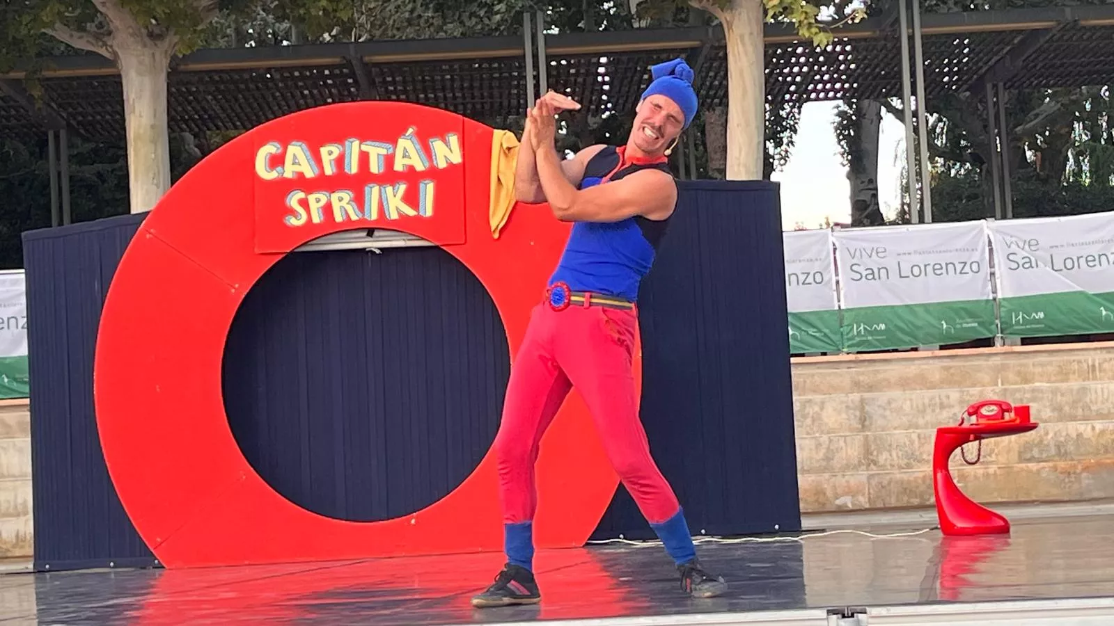 Actuación del Capitán Spriki dentro de las fiestas de San Lorenzo de Huesca. Foto Mercedes Manterola