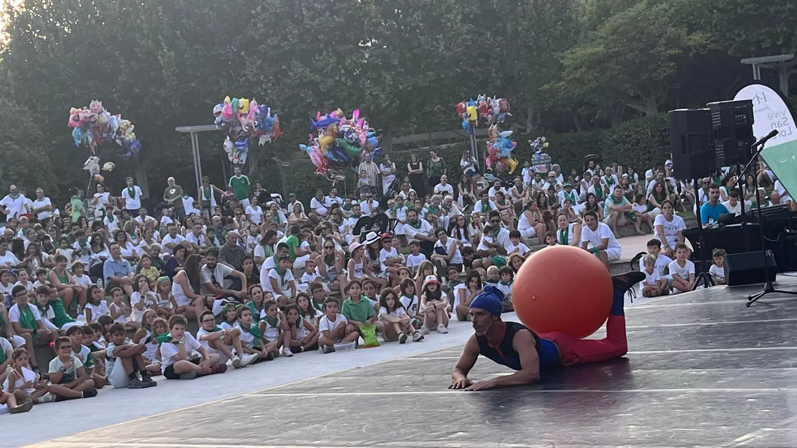 Actuación del Capitán Spriki dentro de las fiestas de San Lorenzo de Huesca. Foto Mercedes Manterola