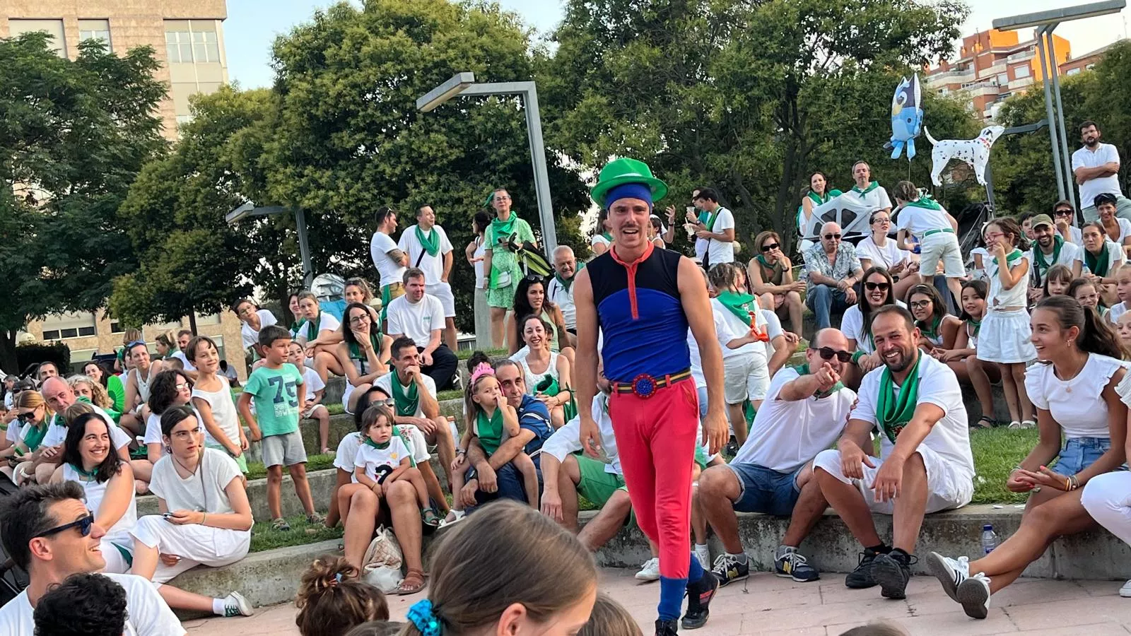 Actuación del Capitán Spriki dentro de las fiestas de San Lorenzo de Huesca. Foto Mercedes Manterola