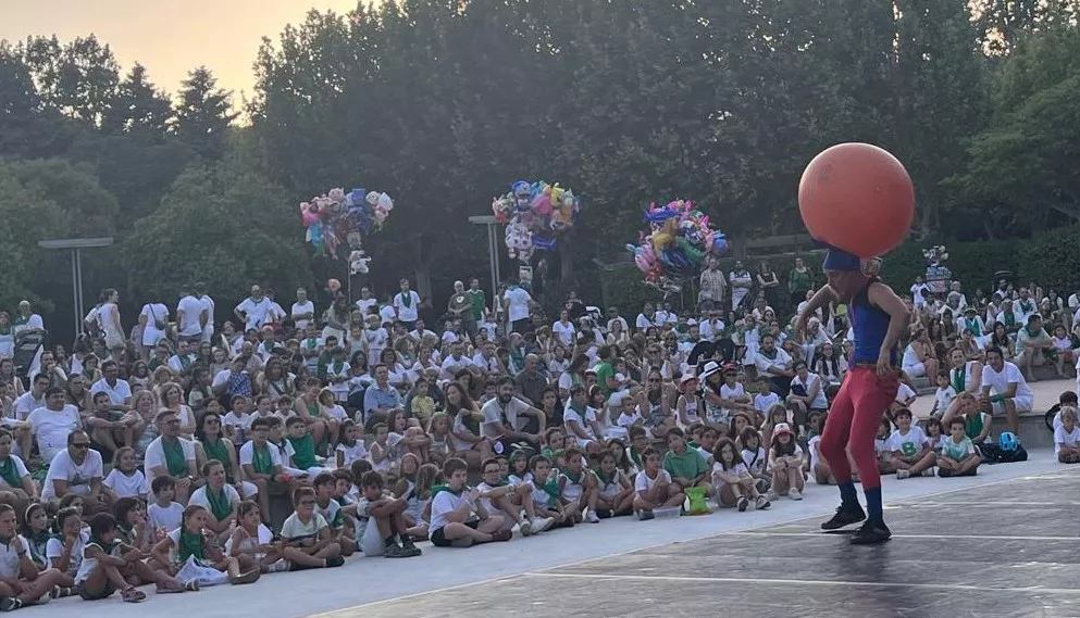 Actuación del Capitán Spriki dentro de las fiestas de San Lorenzo de Huesca. Foto Mercedes Manterola