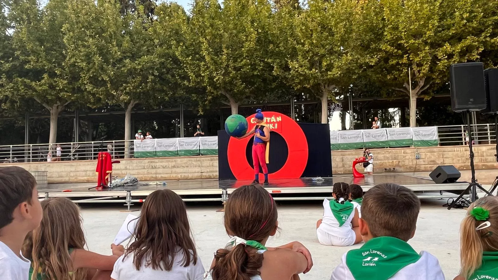 Actuación del Capitán Spriki dentro de las fiestas de San Lorenzo de Huesca. Foto Mercedes Manterola