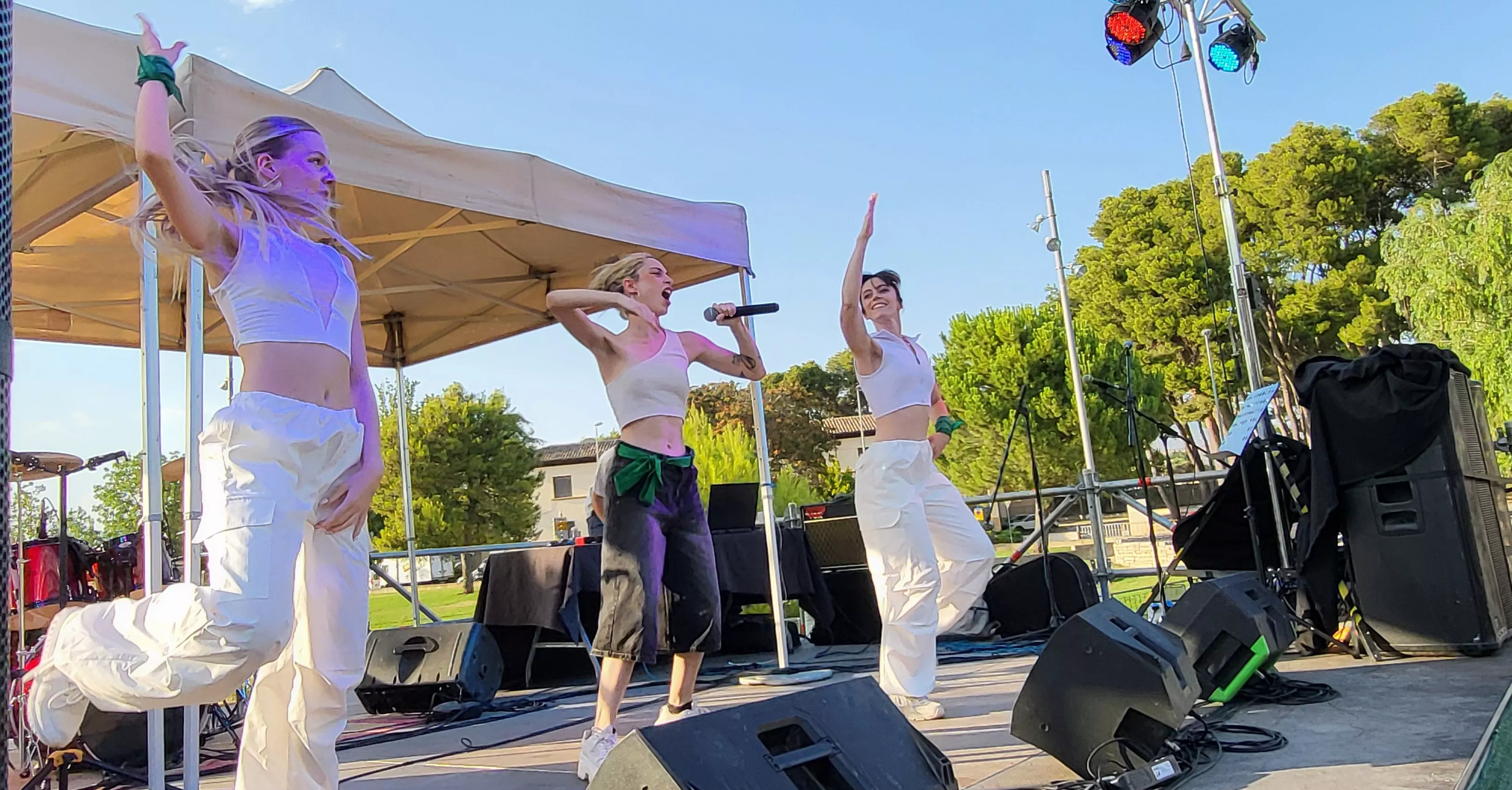 Actuación de Lassi.0 en el Reberde Fest. Foto Mercedes Manterola