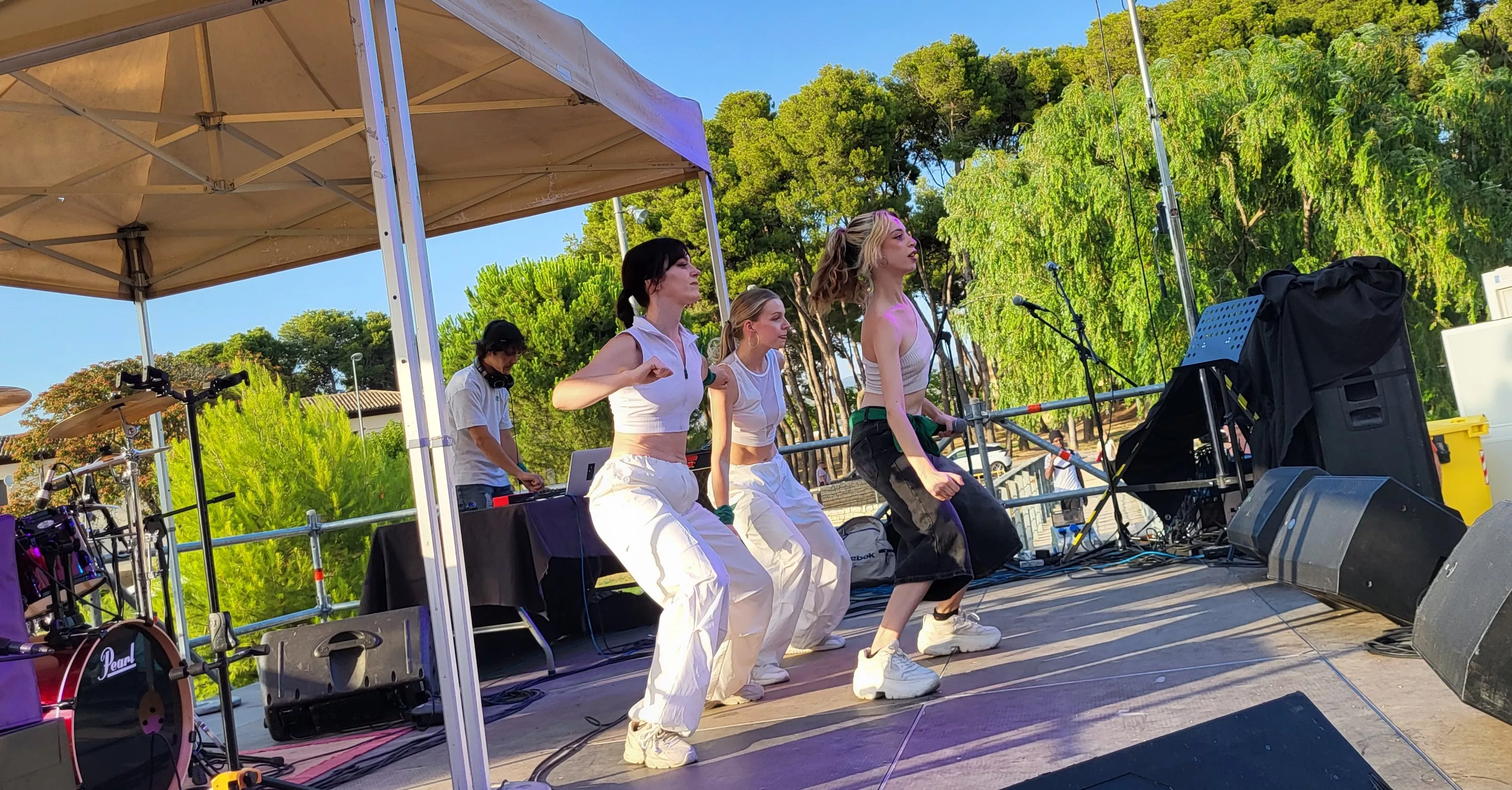 Actuación de Lassi.0 en el Reberde Fest. Foto Mercedes Manterola