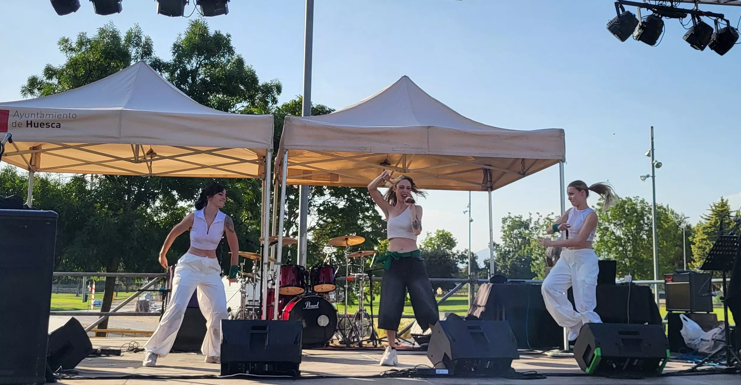 Actuación de Lassi.0 en el Reberde Fest. Foto Mercedes Manterola