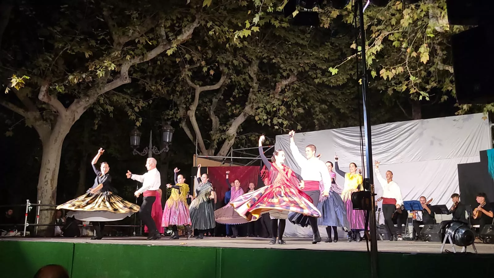 Actuación del Grupo San Lorenzo en el parque Miguel Servet