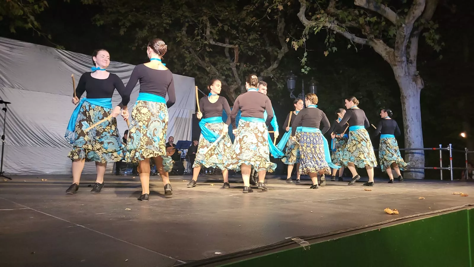 Actuación del Grupo San Lorenzo en el parque Miguel Servet