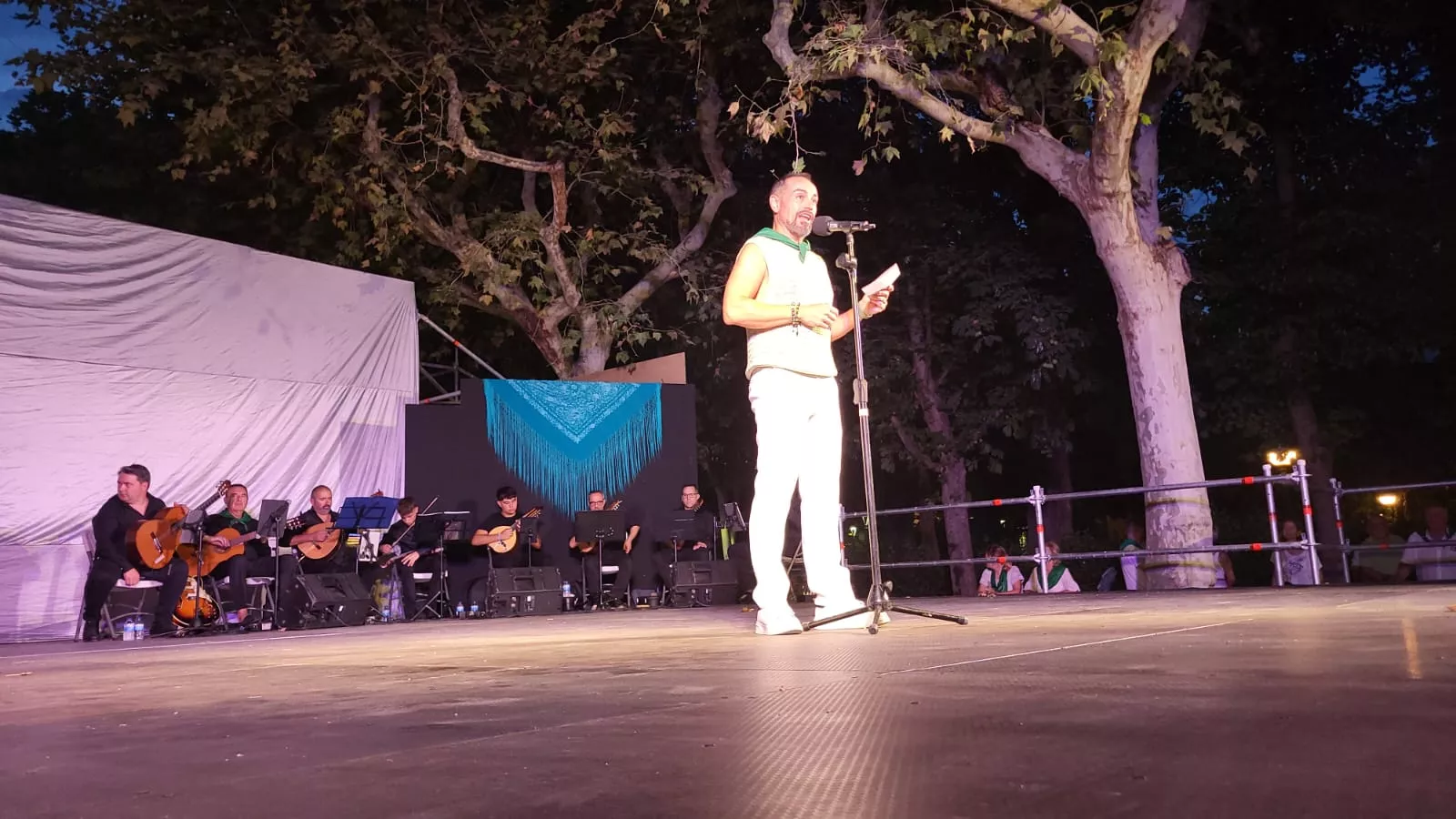 Actuación del Grupo San Lorenzo en el parque Miguel Servet