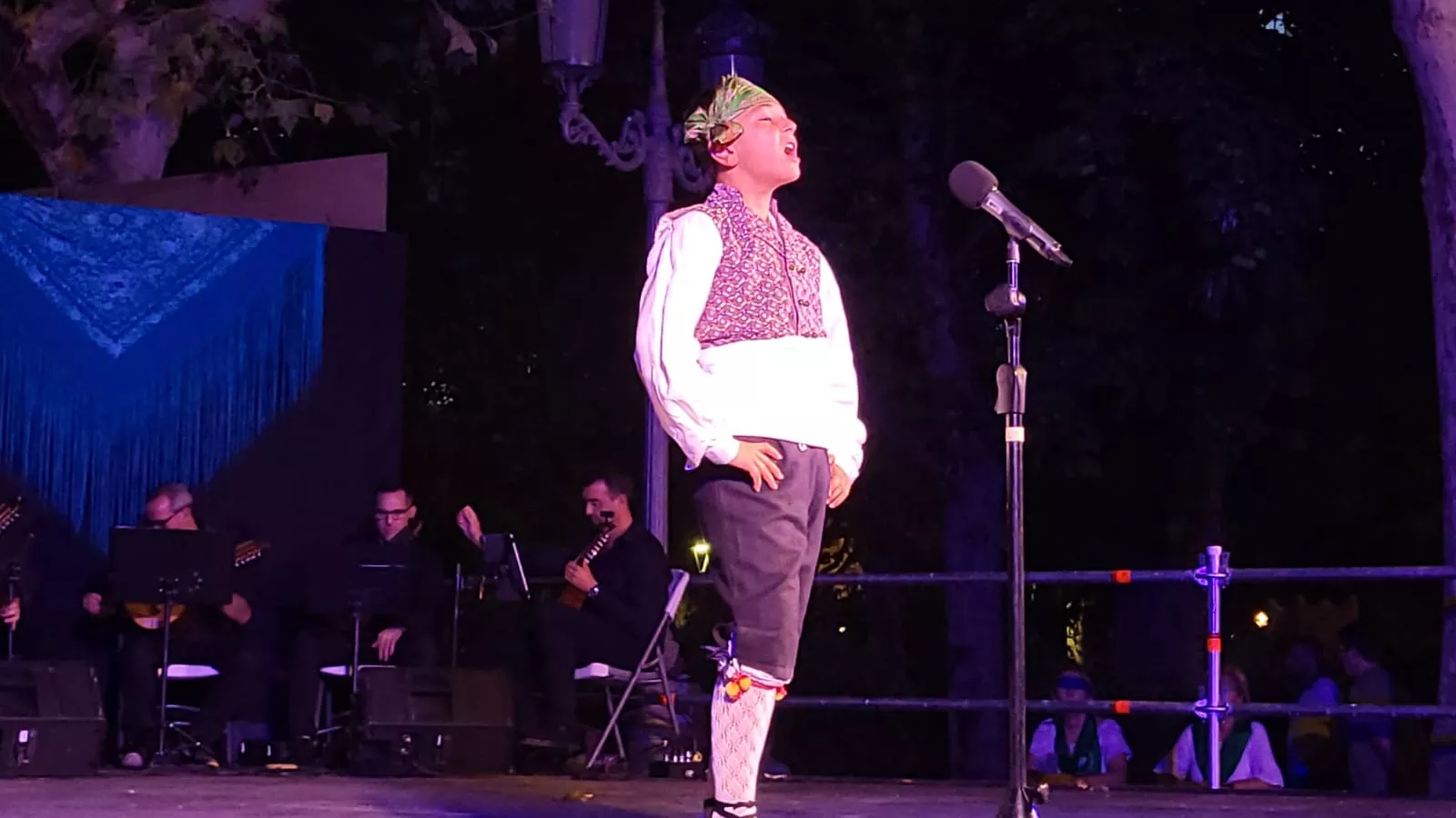 Actuación del Grupo San Lorenzo en el parque Miguel Servet