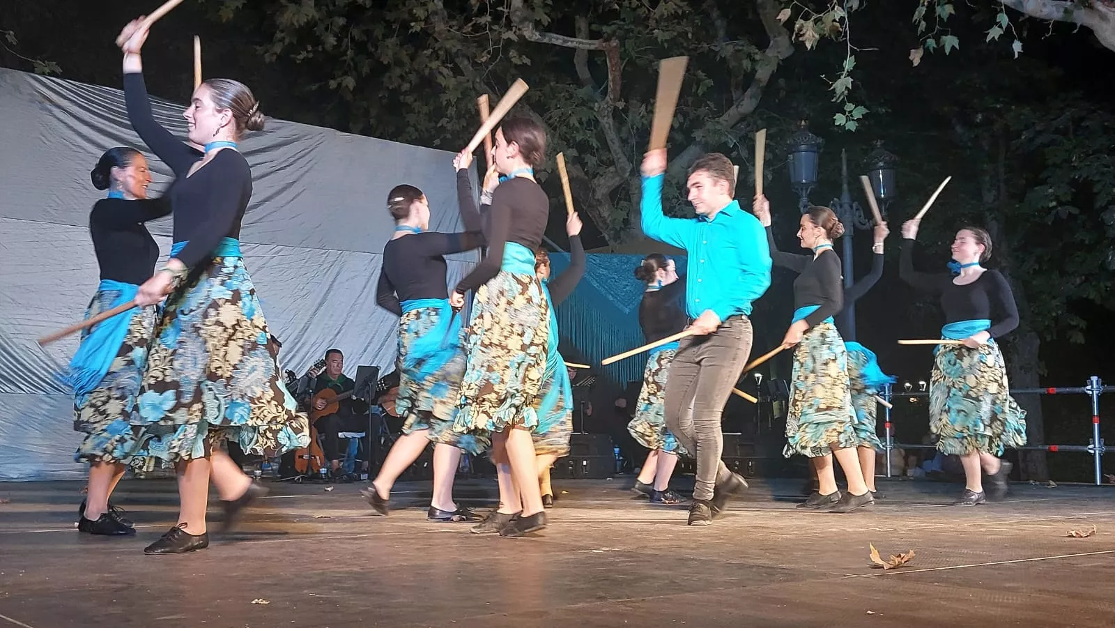 Actuación del Grupo San Lorenzo en el parque Miguel Servet