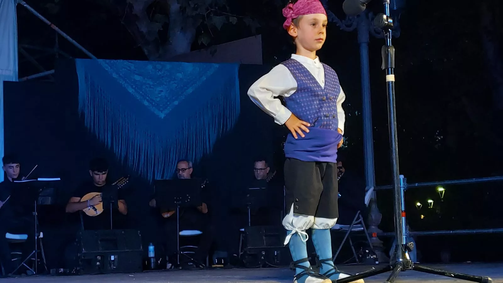 Actuación del Grupo San Lorenzo en el parque Miguel Servet