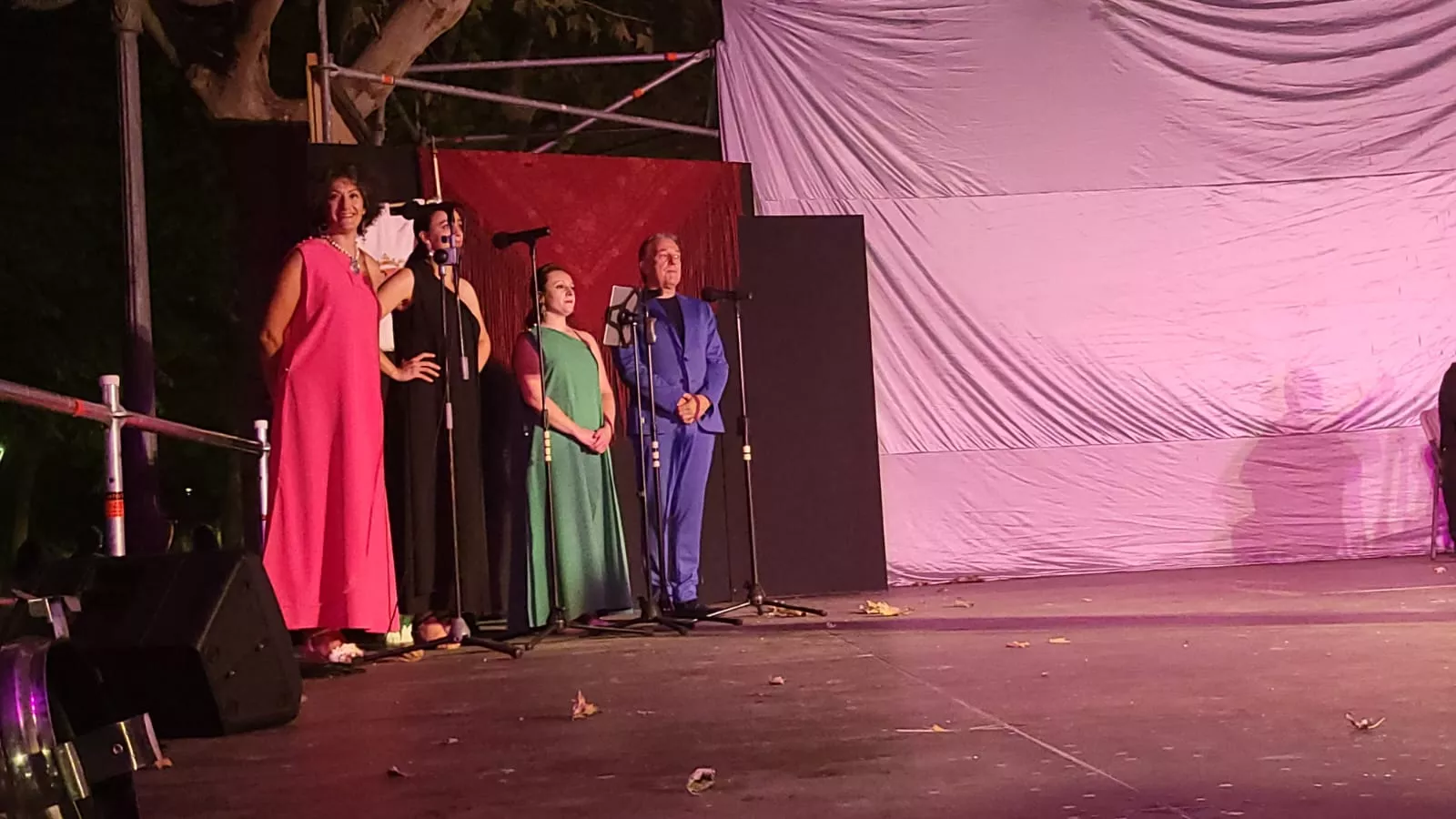 Actuación del Grupo San Lorenzo en el parque Miguel Servet