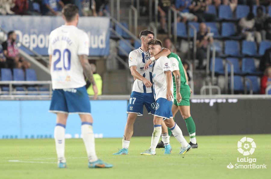 Gol del Tenerife que se adelanta al Huesca 1 0. Foto La Liga 