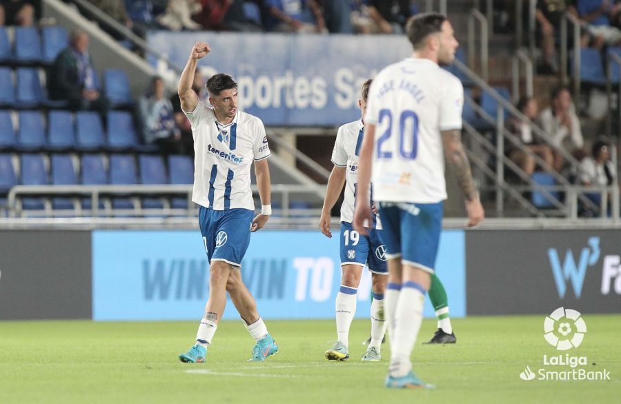 Gol del Tenerife que se adelanta al Huesca 1 0. Foto La Liga 
