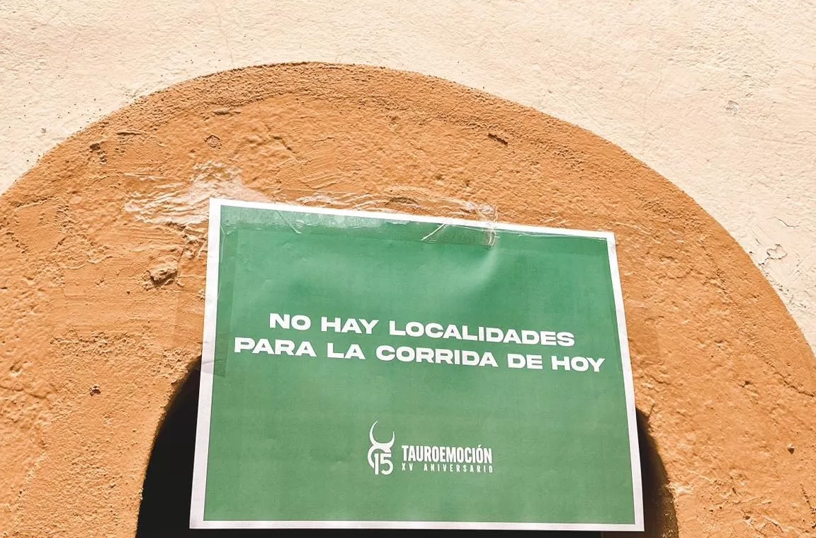 Talavante, Joselito Adame y Roca Rey cuelgan el cartel de "No hay billetes"