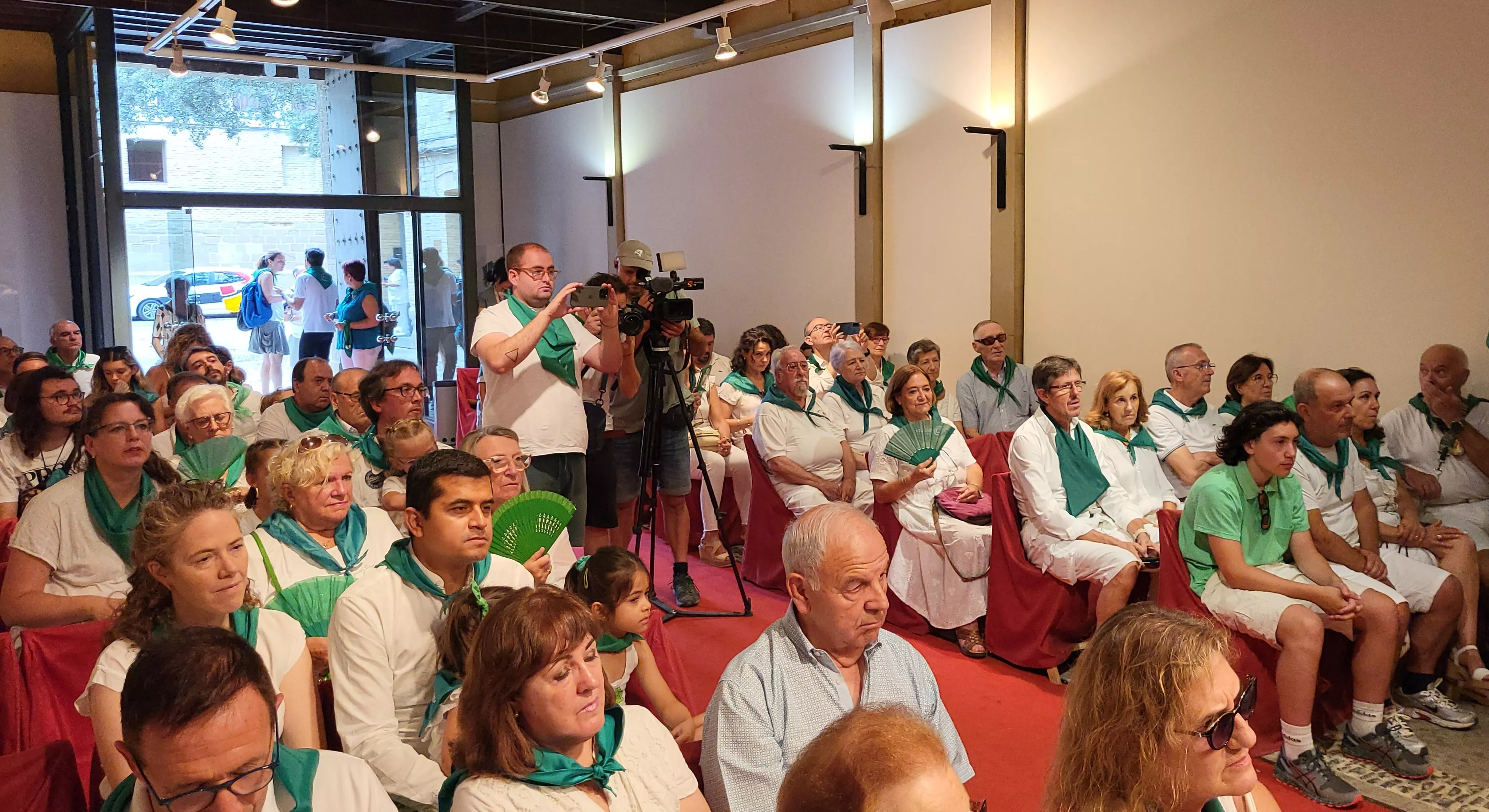 Acto de reconocimiento a los oscenses que viven en el exterior. Foto Mercedes Manterola