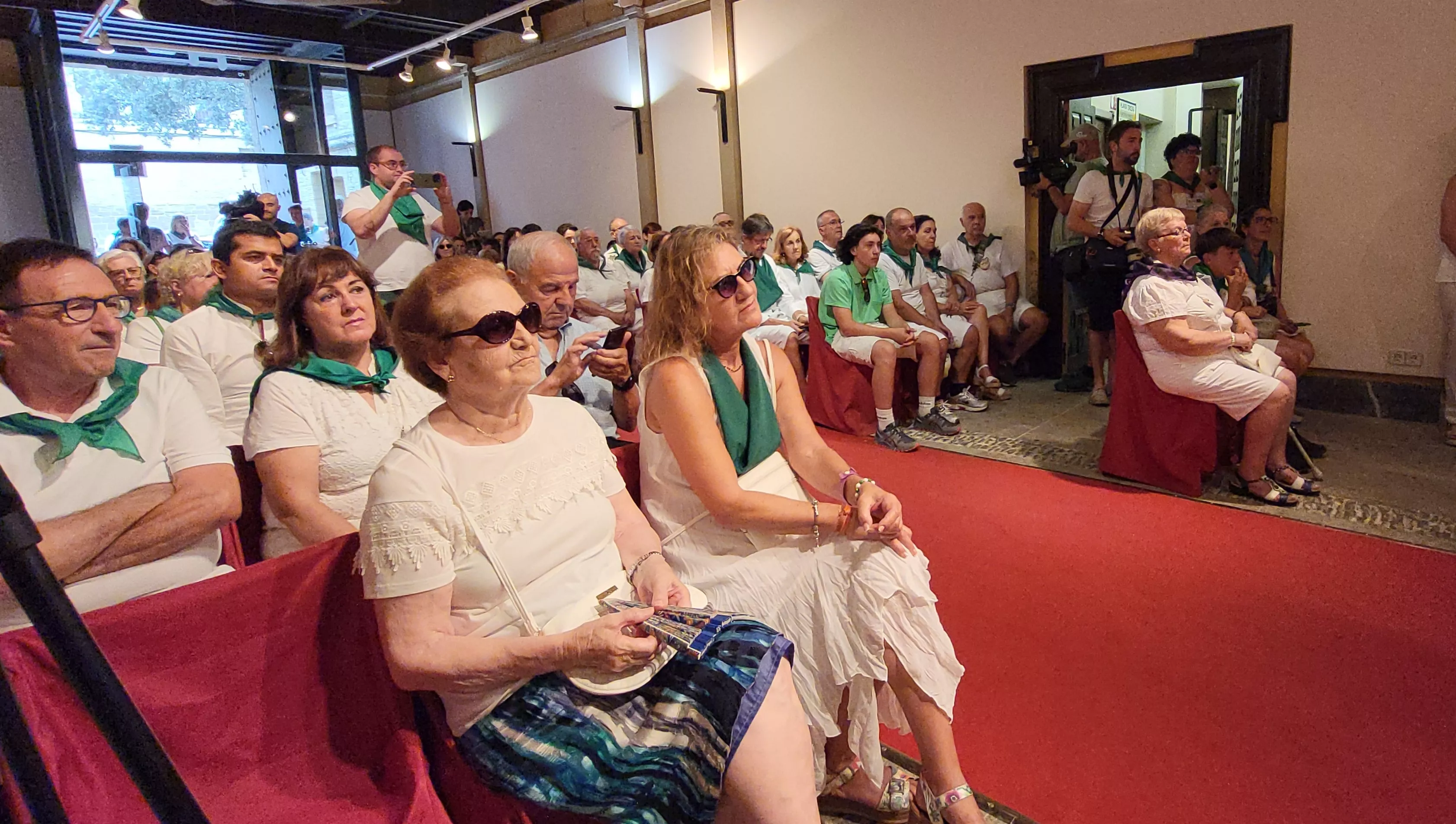 Acto de reconocimiento a los oscenses que viven en el exterior. Foto Mercedes Manterola