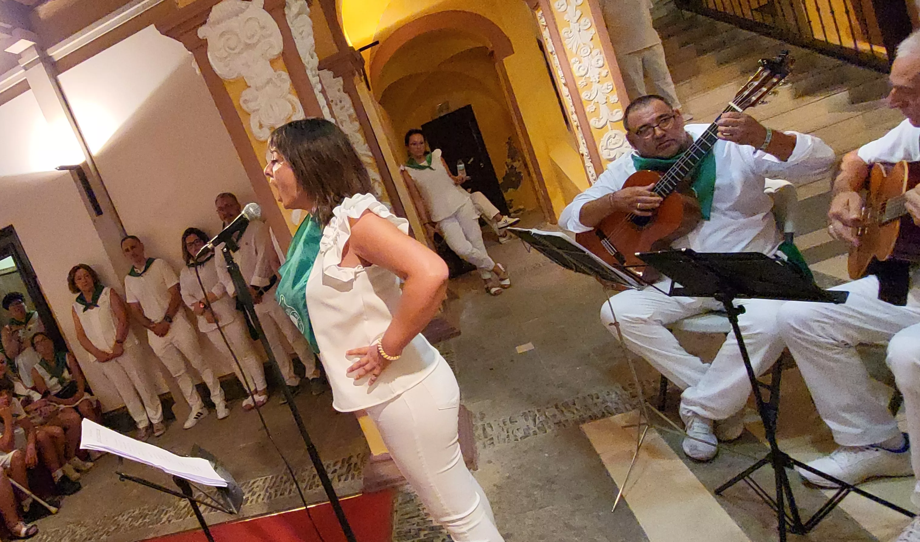 Acto de reconocimiento a los oscenses que viven en el exterior. Foto Mercedes Manterola