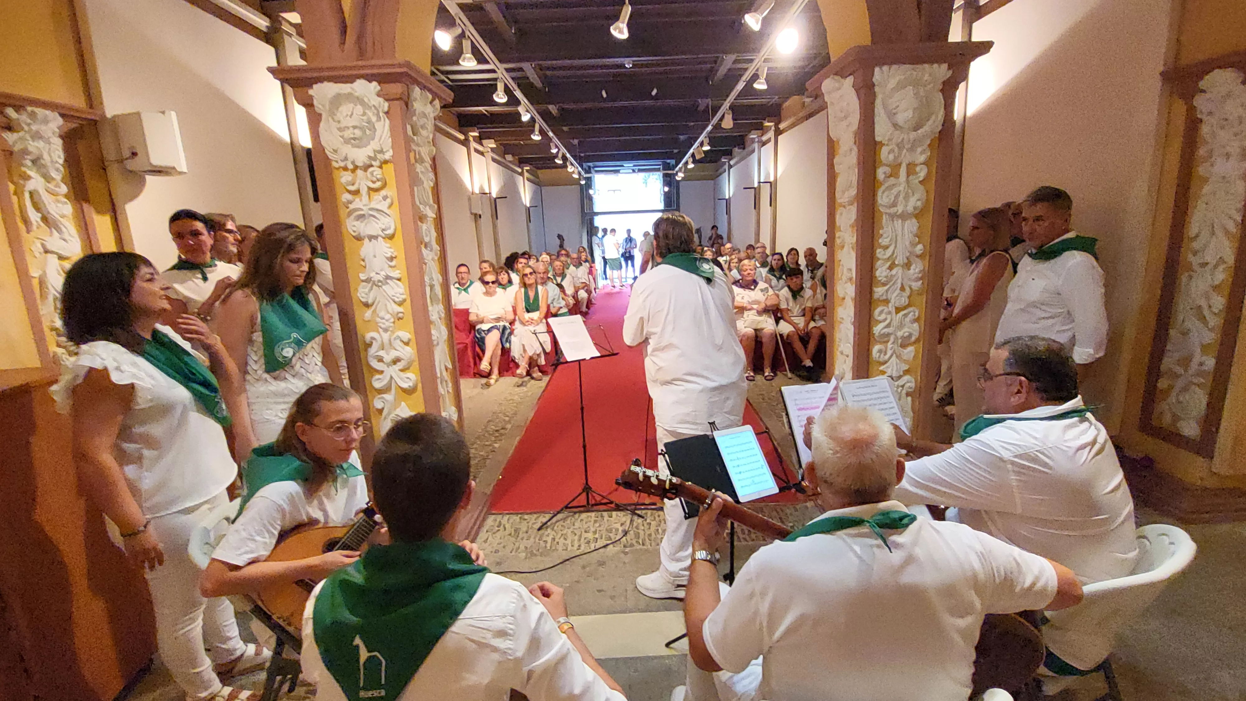 Acto de reconocimiento a los oscenses que viven en el exterior. Foto Mercedes Manterola