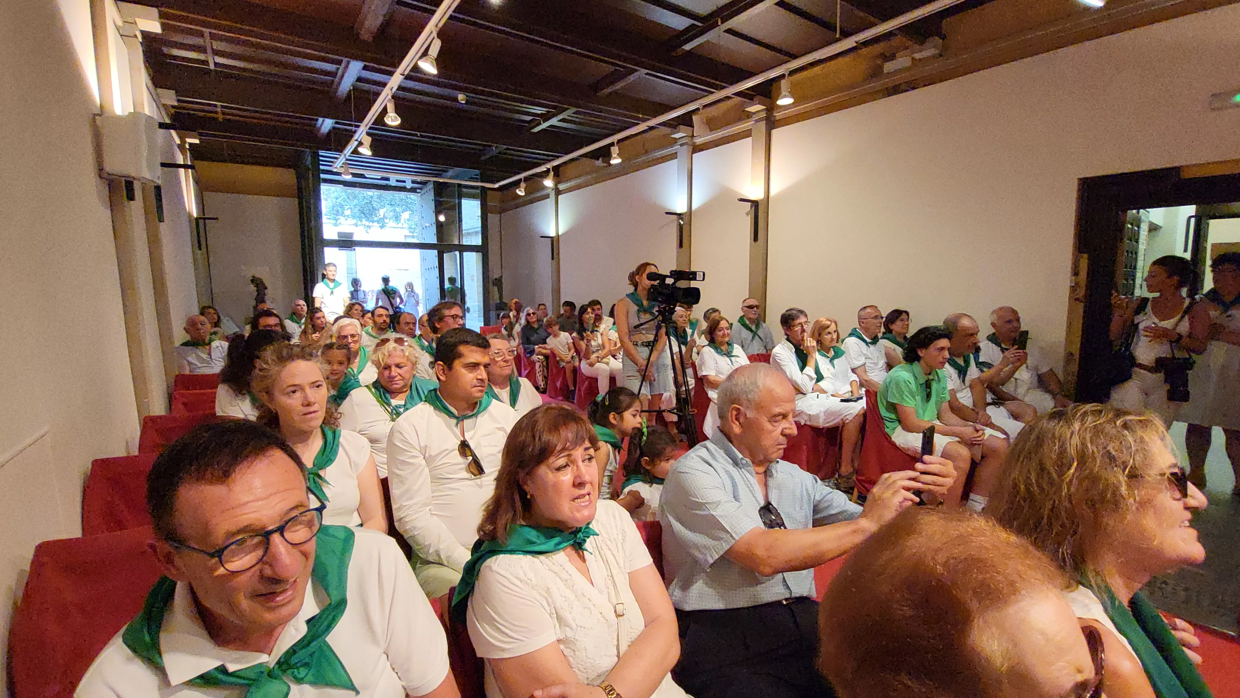 Acto de reconocimiento a los oscenses que viven en el exterior. Foto Mercedes Manterola