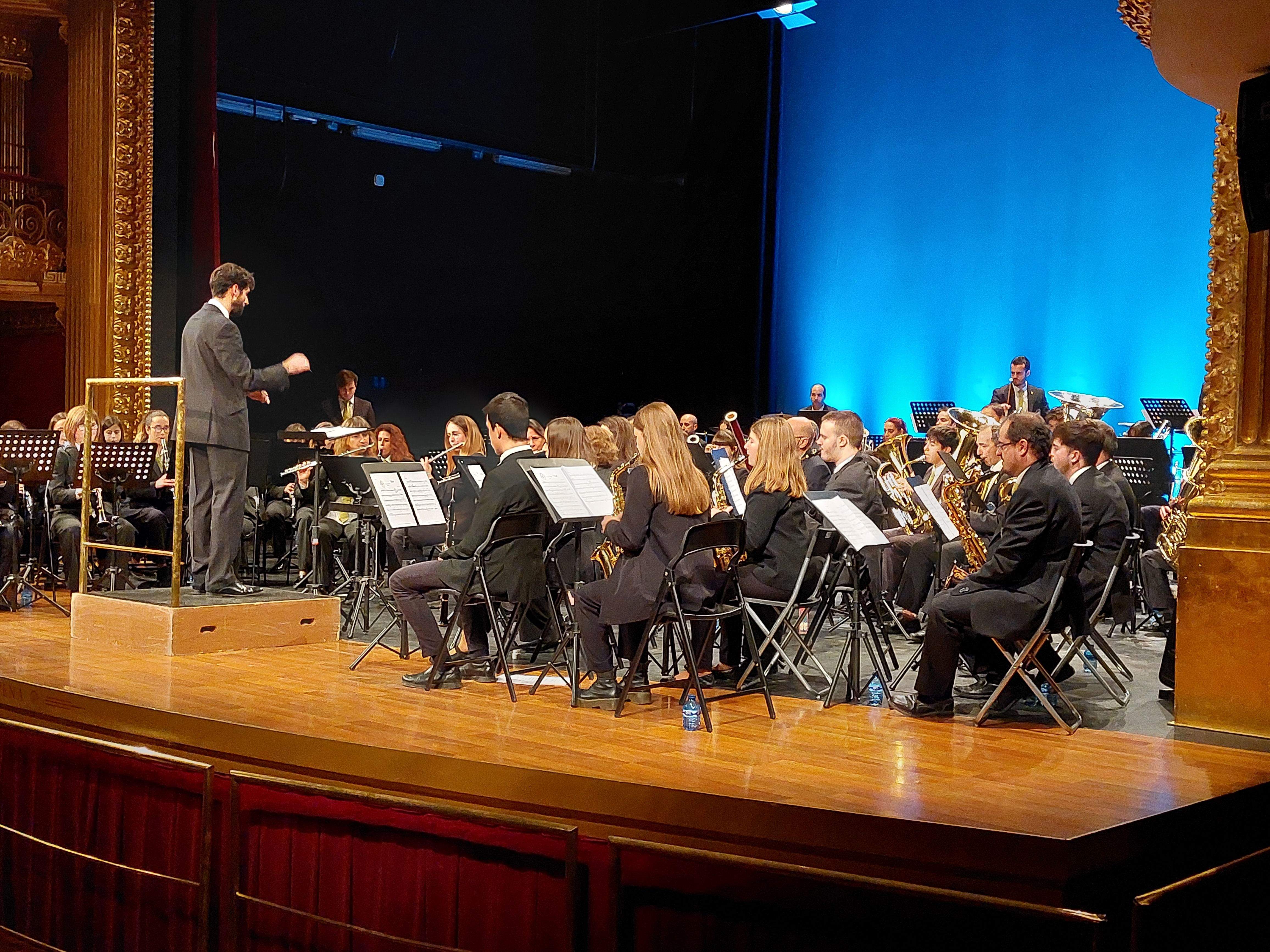 Concierto de la Banda de Música de Huesca en el Teatro Olimpia