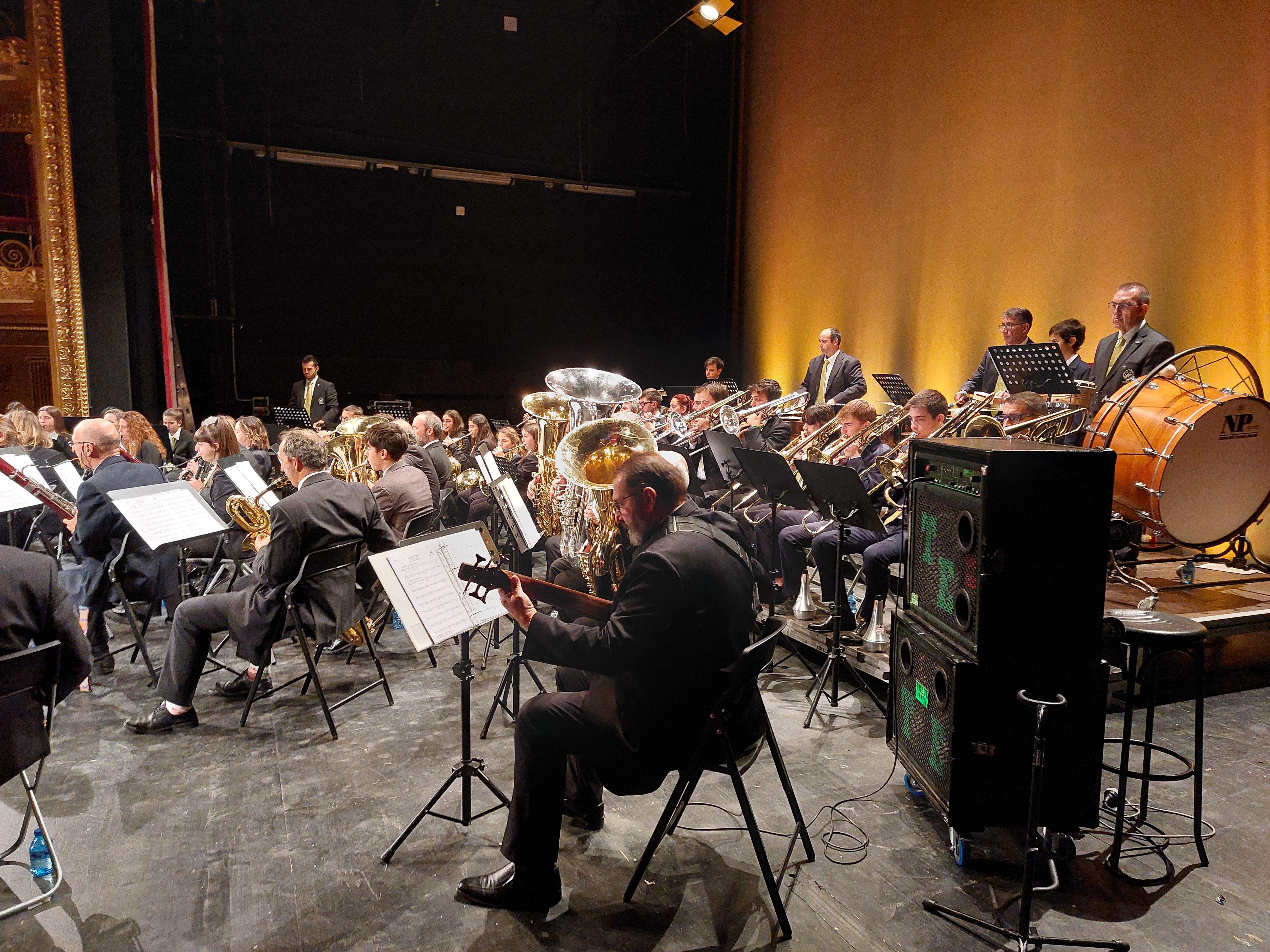 Concierto de la Banda de Música de Huesca en el Teatro Olimpia