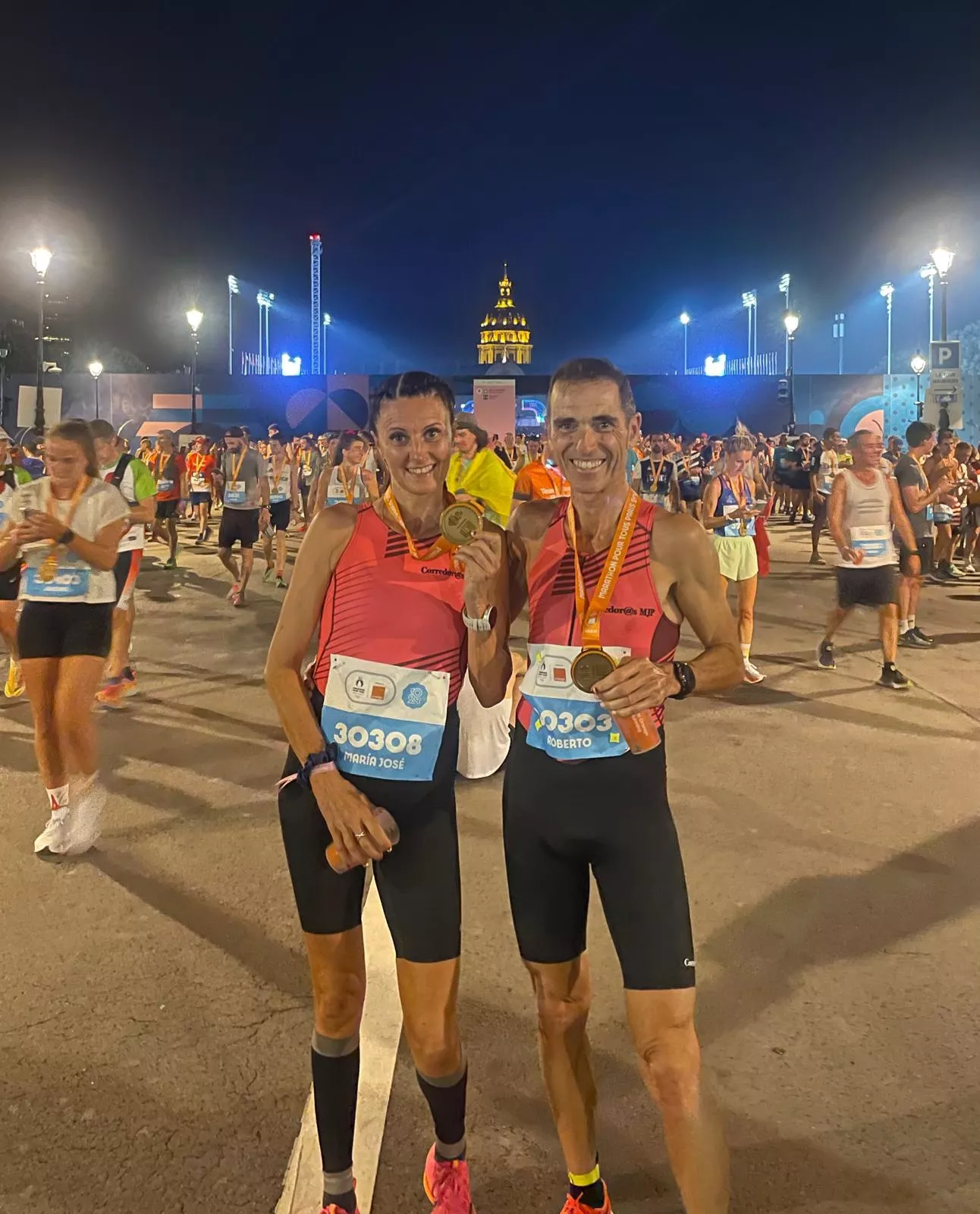 María José Pueyo y su marido, Roberto Clavijo, tras la 10K parisina.