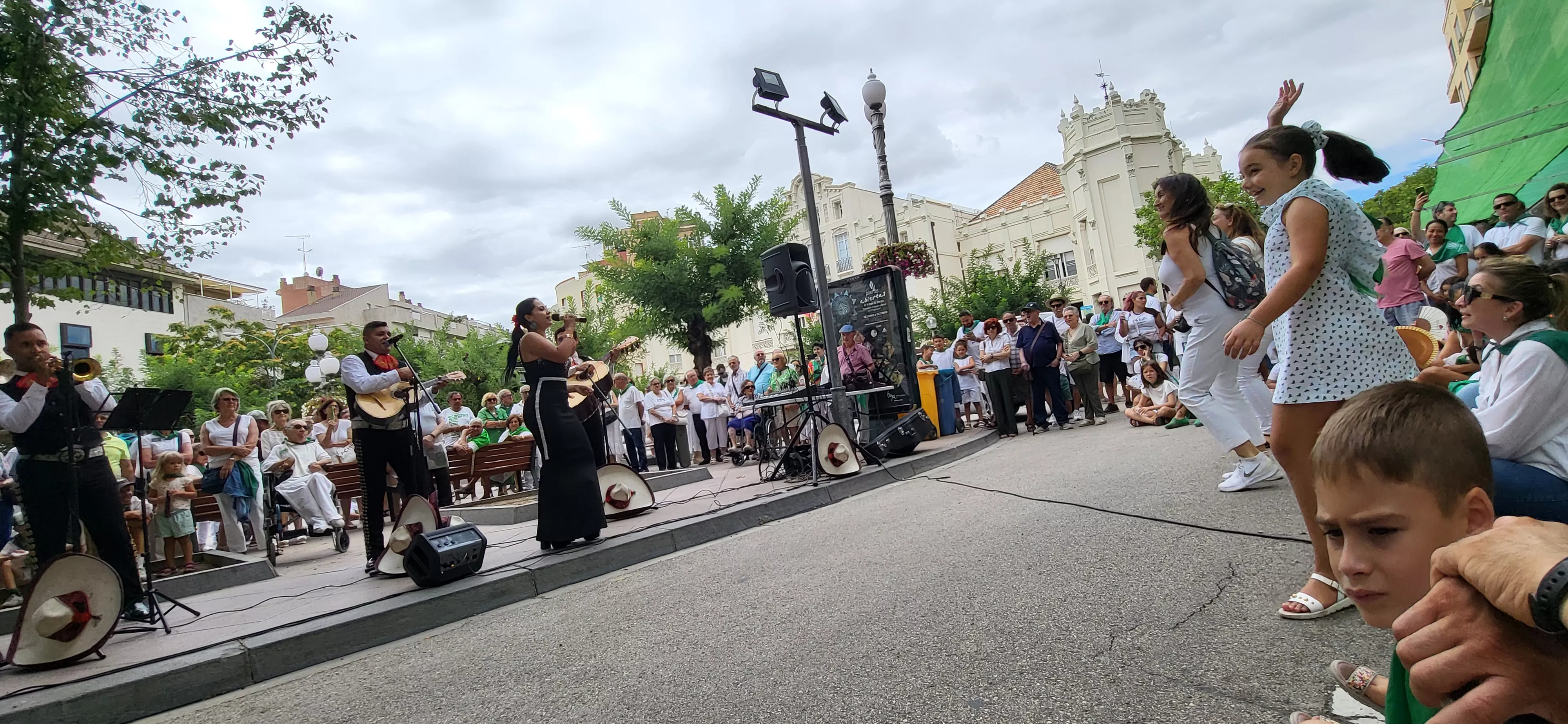 Actuación de Mariachi Acapulco en las Mañanas Peñistas de San Lorenzo. Foto Mercedes Manterola