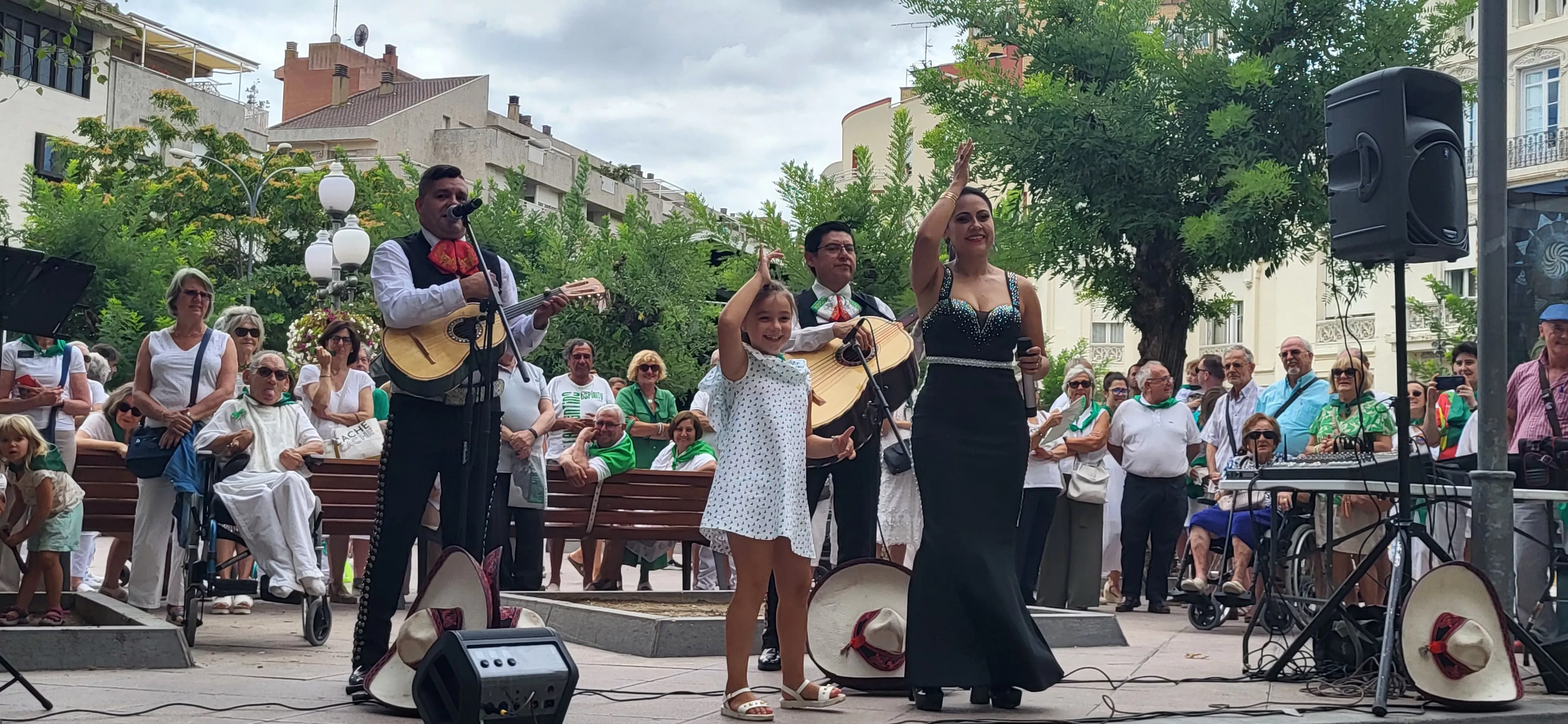 Actuación de Mariachi Acapulco en las Mañanas Peñistas de San Lorenzo. Foto Mercedes Manterola