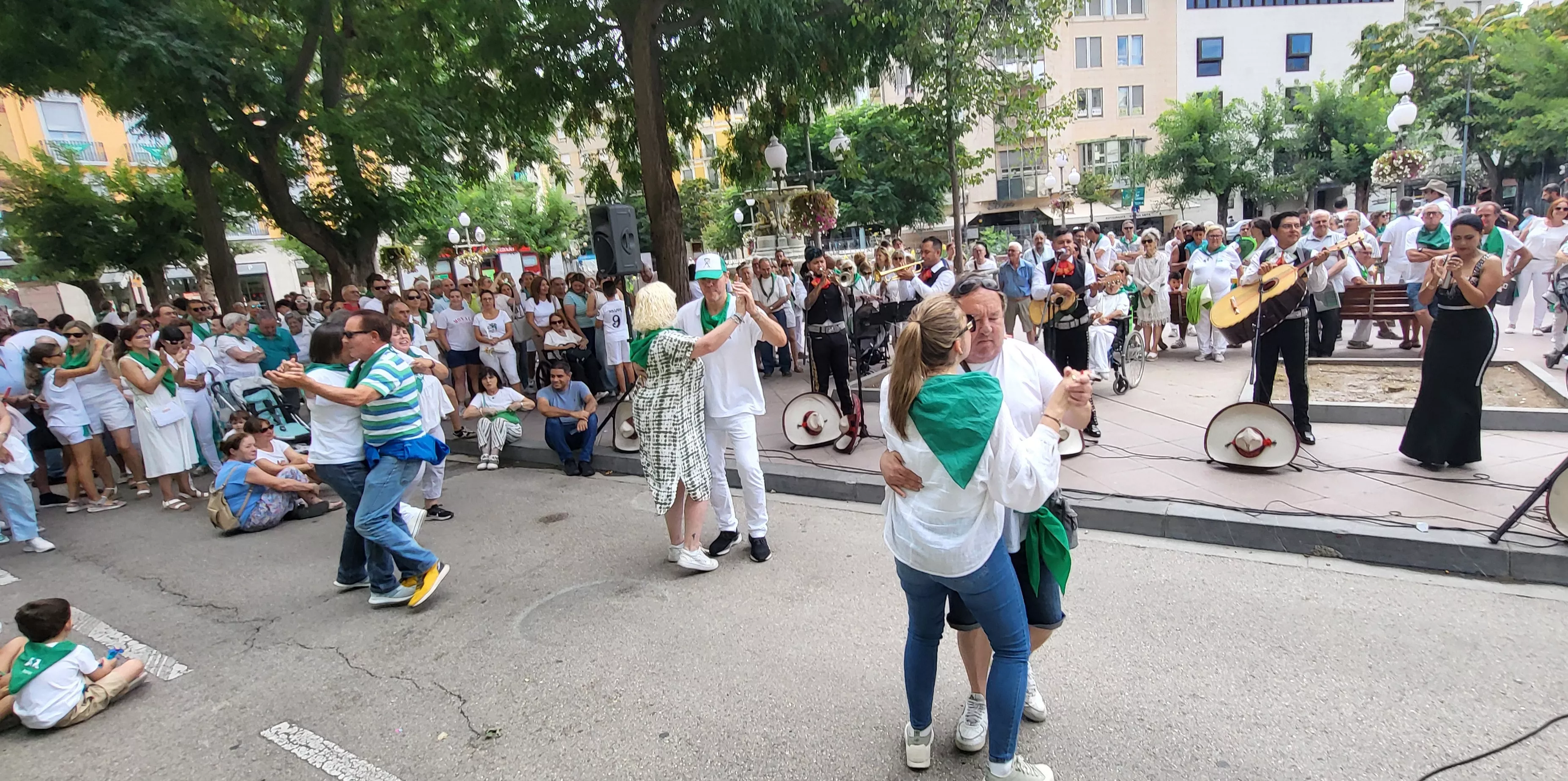 Actuación de Mariachi Acapulco en las Mañanas Peñistas de San Lorenzo. Foto Mercedes Manterola