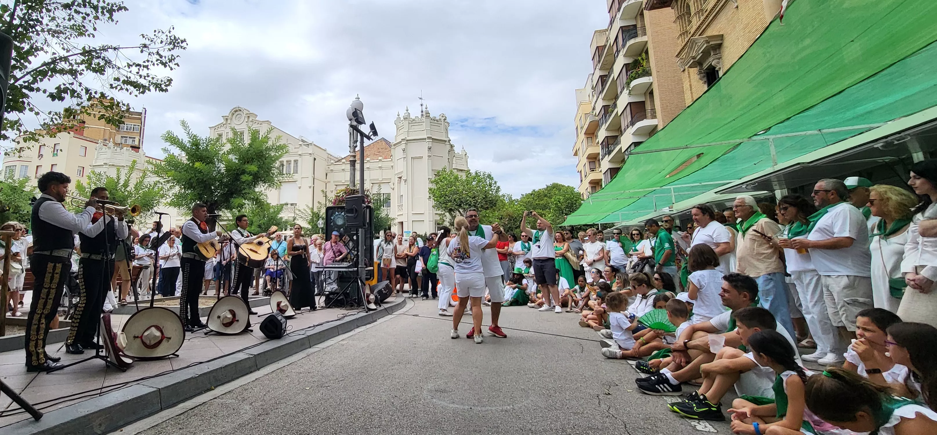 Actuación de Mariachi Acapulco en las Mañanas Peñistas de San Lorenzo. Foto Mercedes Manterola